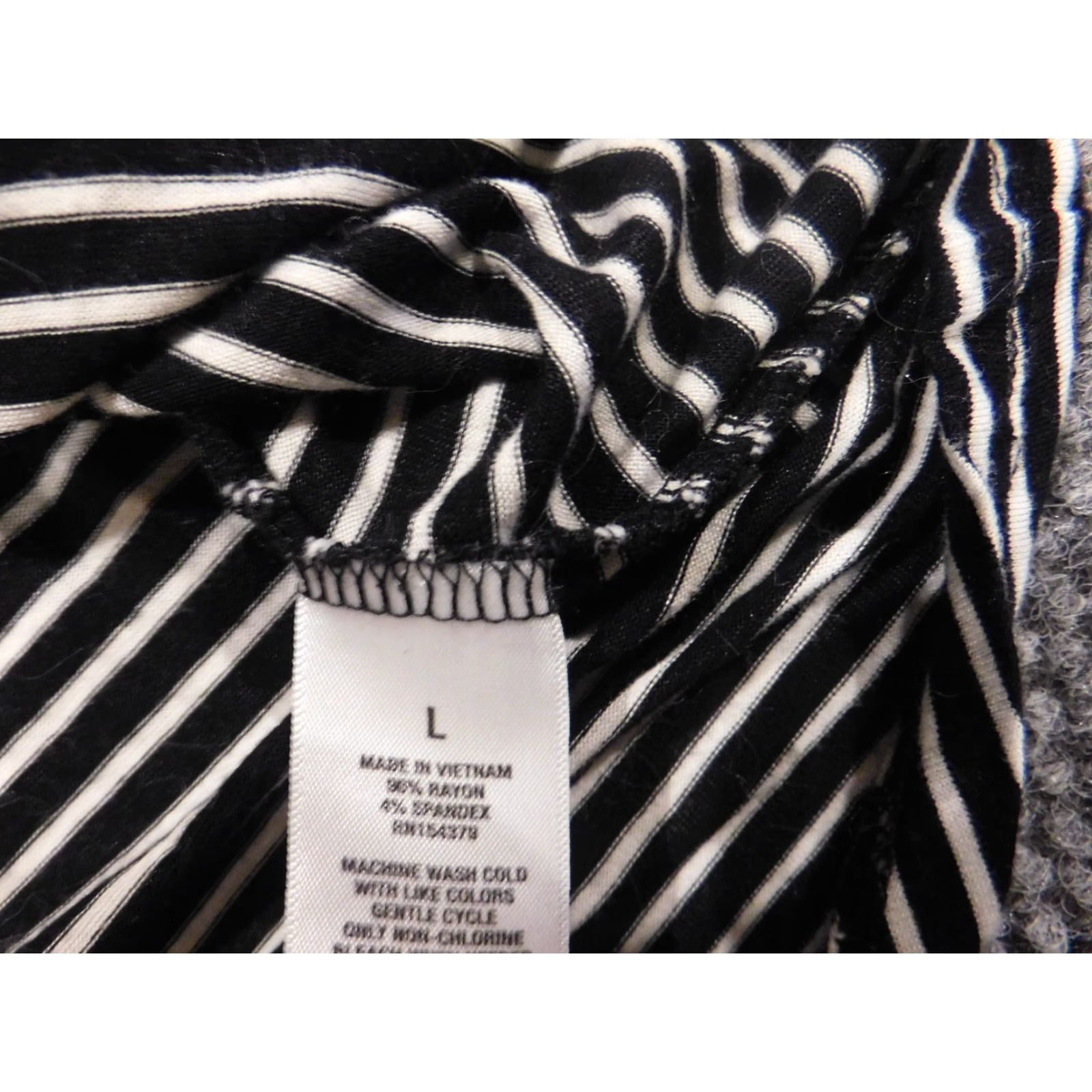 Aeropostale Aeropostale Blouse Women L Black Striped Long Sleeve Collared Crew Rayon Spandex Casual Button Basic Lightweight Regular Size L / US 10 / IT 46 - 6 Thumbnail