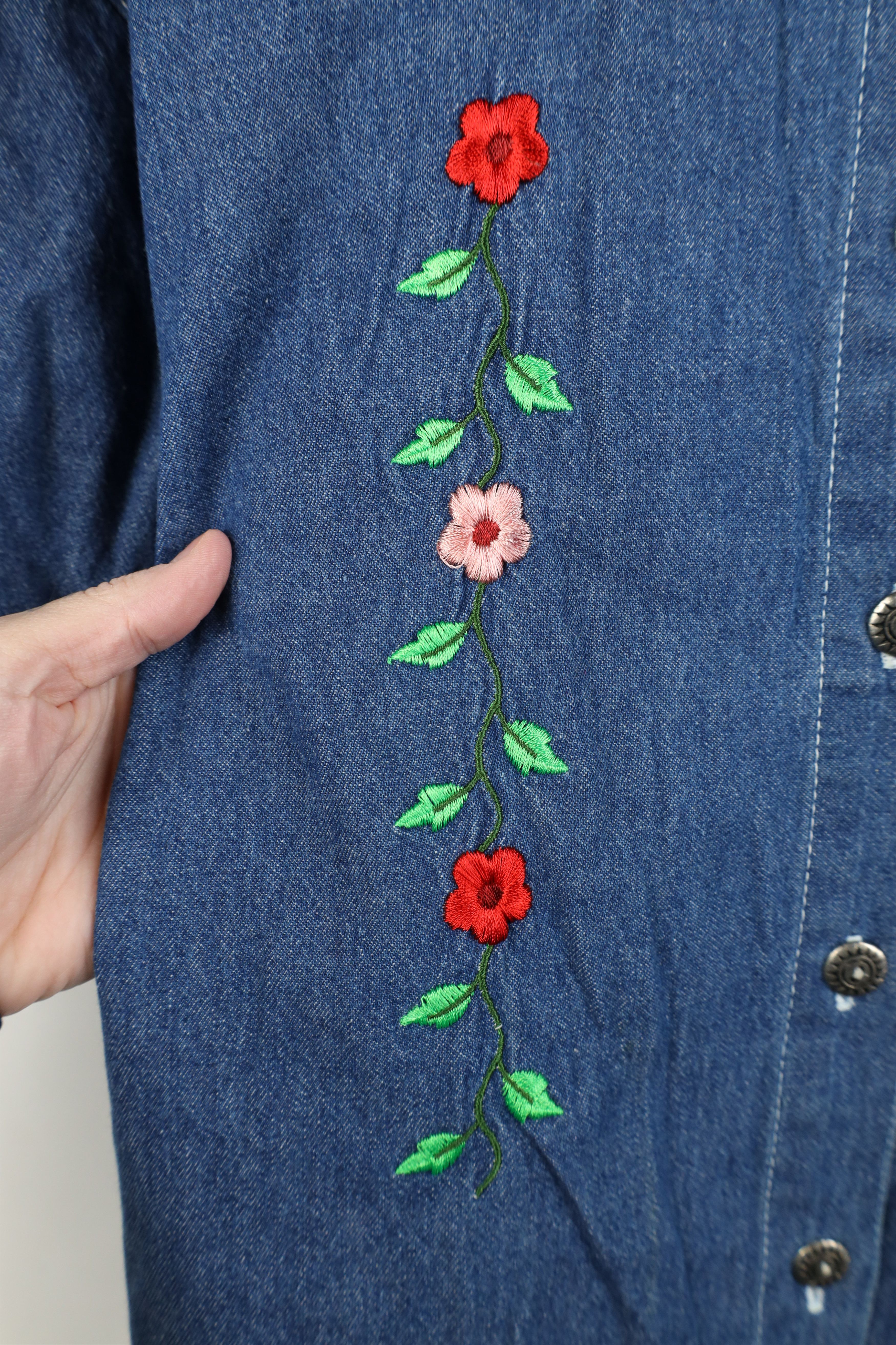 Vintage Vintage 90s Streetwear Embroidered Denim Jean Button Shirt Size 4XL / US 24-26 - 4 Thumbnail
