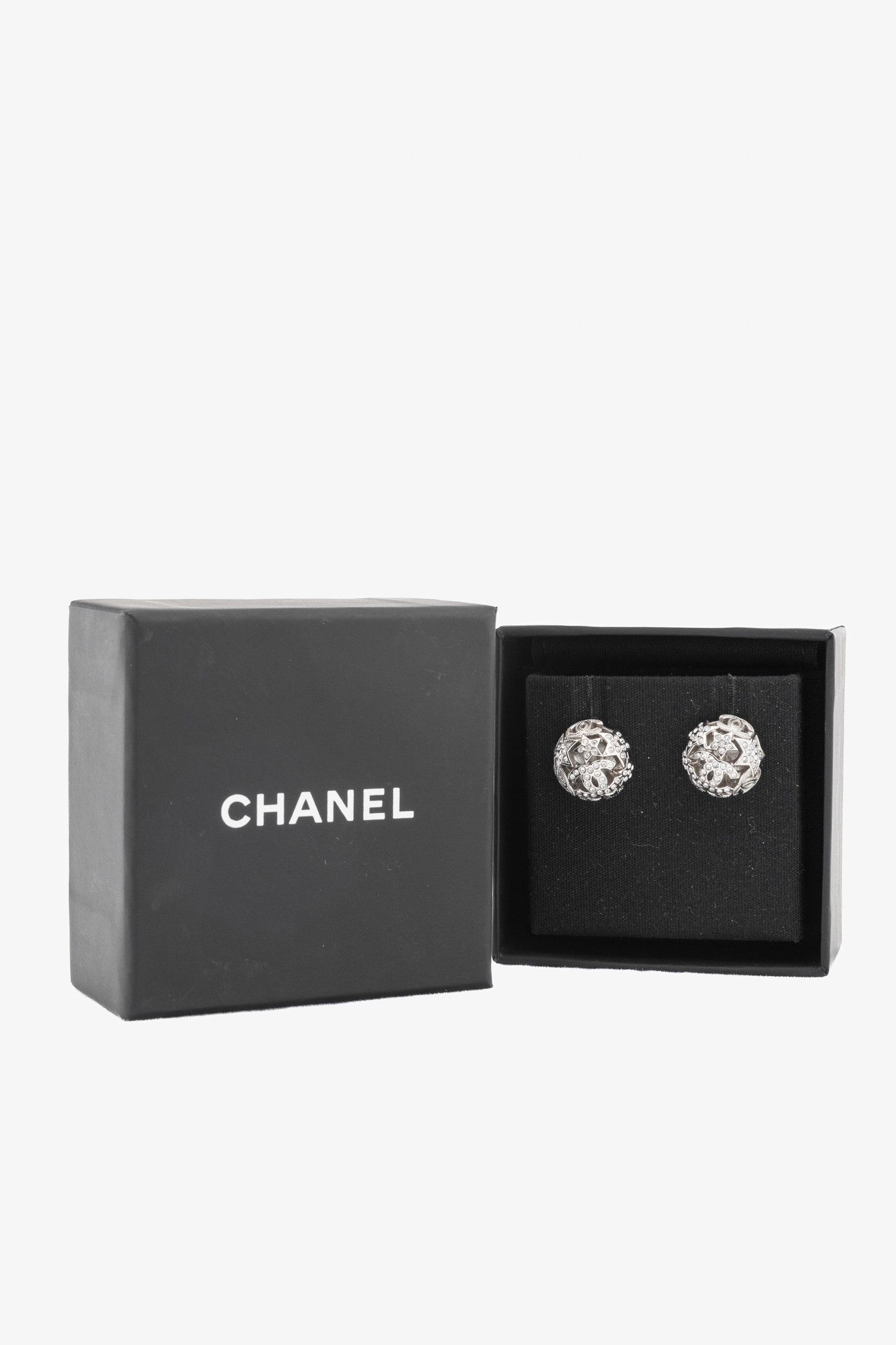 Chanel Chanel B25 Silver-Tone Crystal Star Domed Stud Earrings Size ONE SIZE - 5 Thumbnail