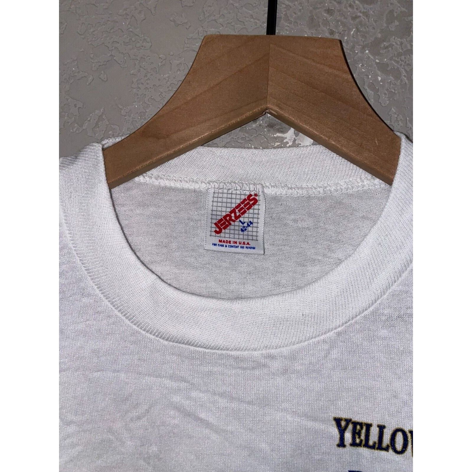 Jerzees Vintage Yellowstone National Park L White YNP Pocket Tee Size US M / EU 48-50 / 2 - 6 Thumbnail