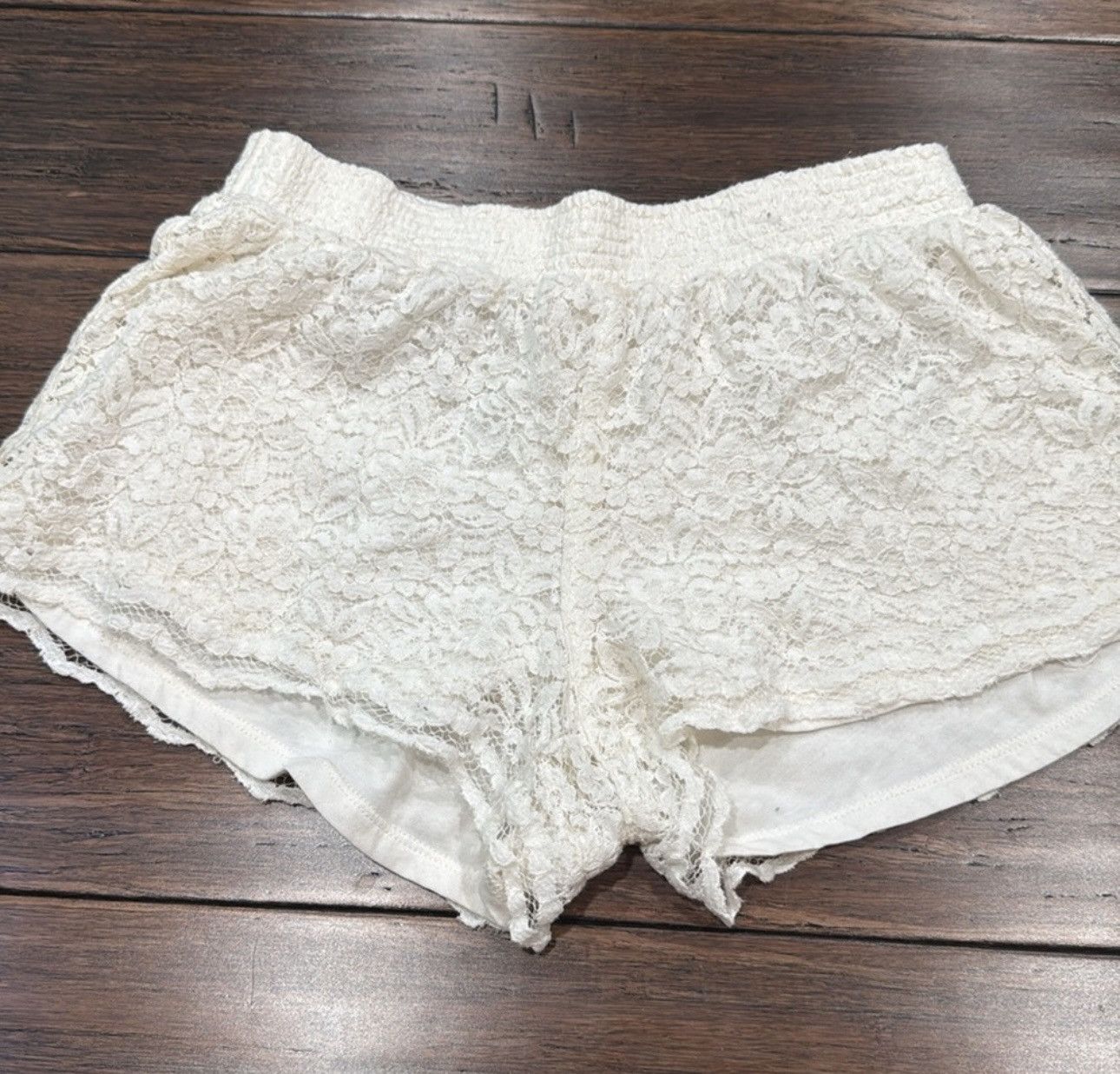 Hollister Hollister Lace Cream Shorts Size 26" / US 2 / IT 38 - 2 Thumbnail