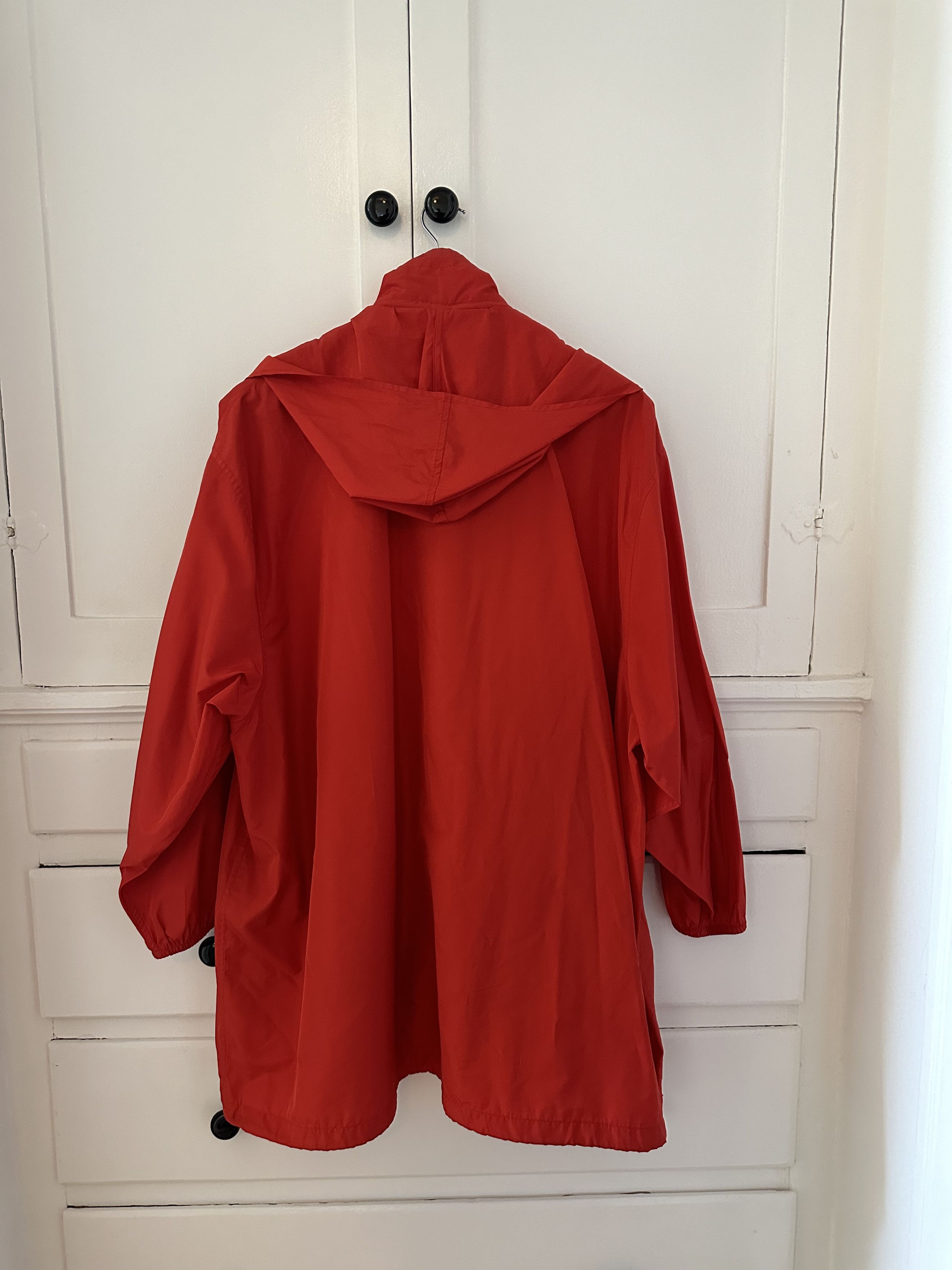 Balenciaga Balenciaga 2016 Red Raincoat with optional tied hood Size XS / US 0-2 / IT 36-38 - 3 Thumbnail