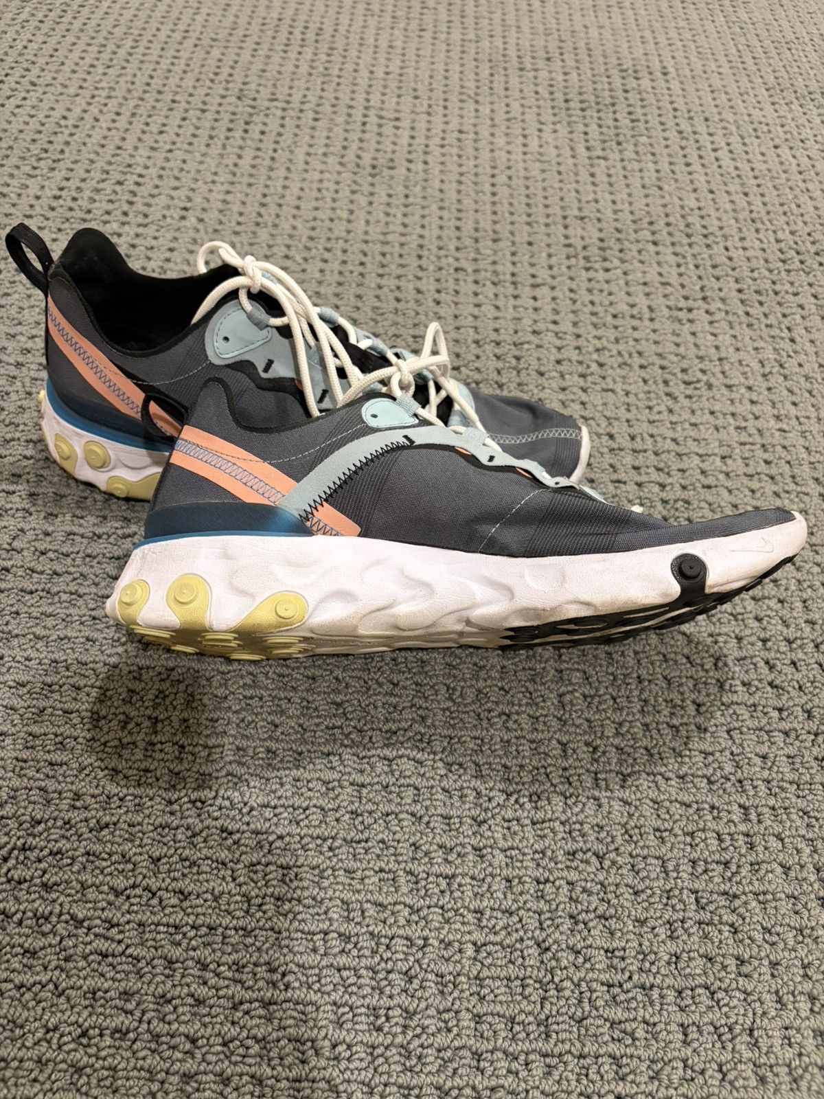 Nike Nike React featherweight sneakers. Excellent Size US 10.5 / EU 43-44 - 2 Thumbnail