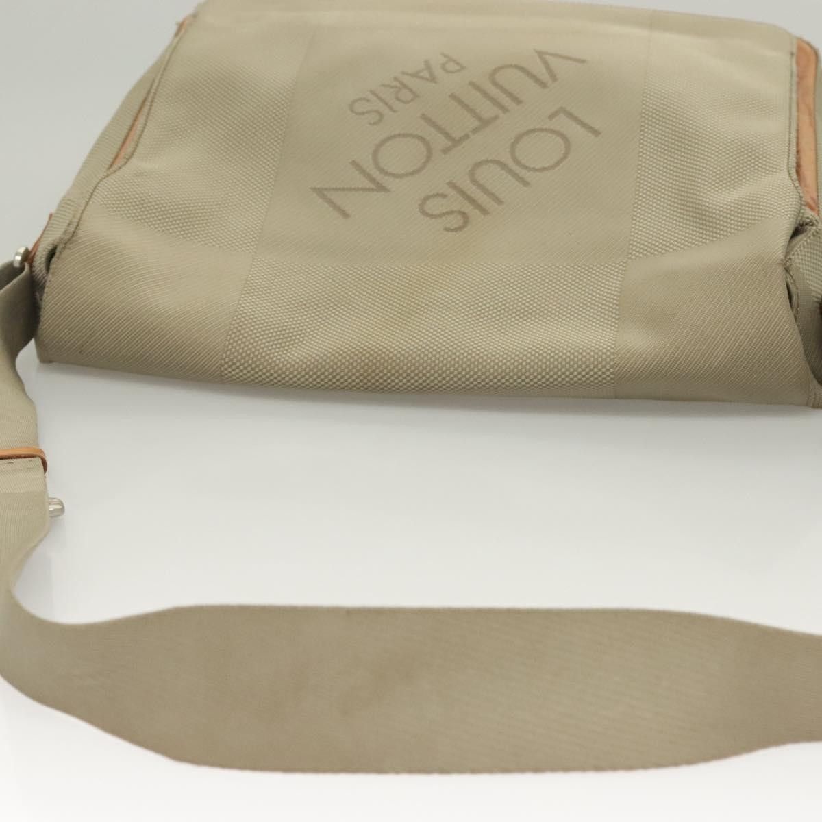 Louis Vuitton LOUIS VUITTON Damier Geant Messager Nm Shoulder Bag Gray Size ONE SIZE - 6 Thumbnail