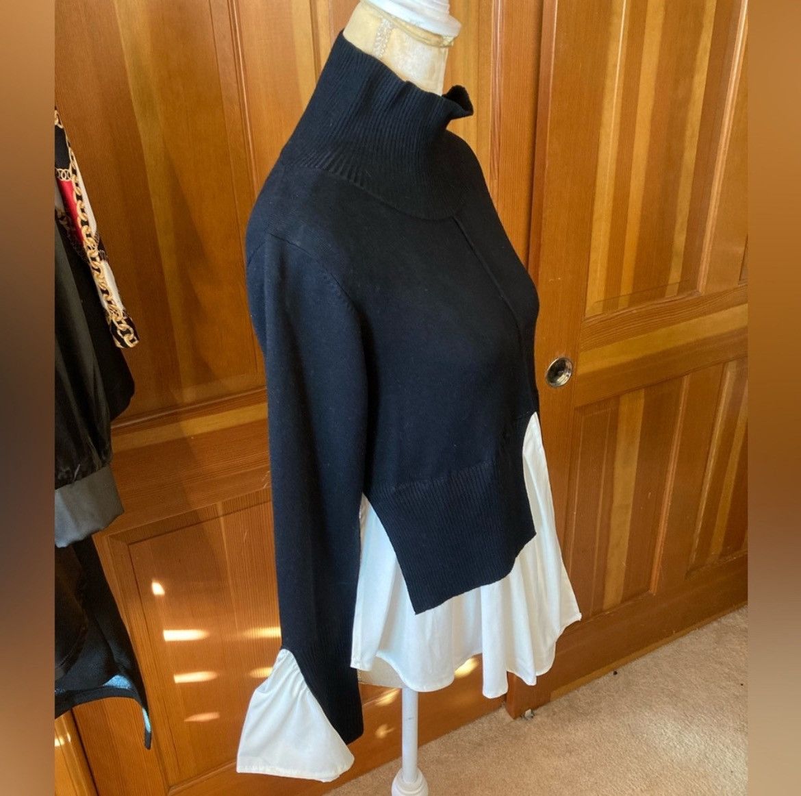 Designer × Other NWT, Lavishly Paris Mock Neck Two Tone Ruffle Hem Sweater Size S / US 4 / IT 40 - 12 Thumbnail