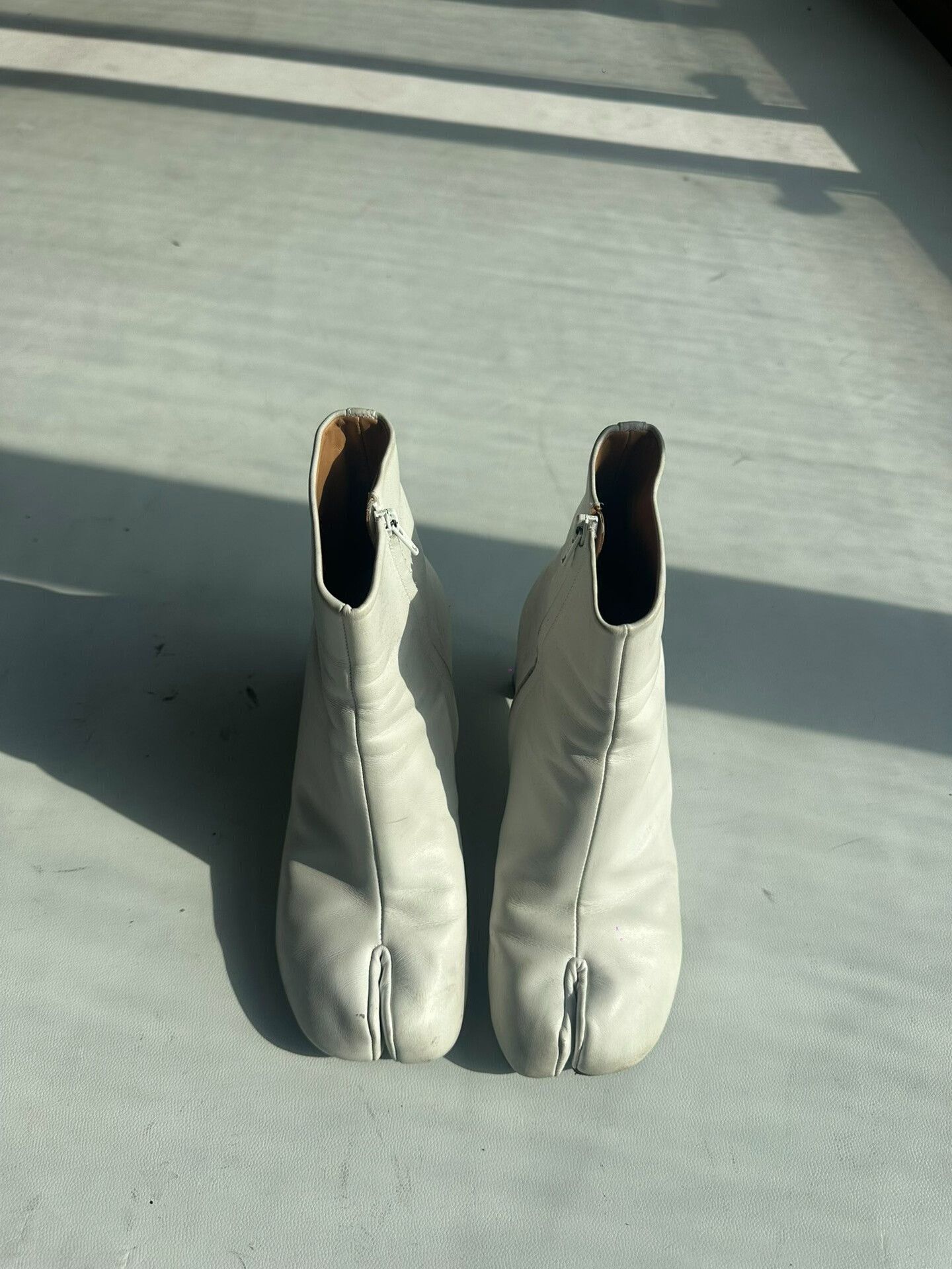 Maison Margiela Maison Margiela Tabi White Heels Size US 5 / IT 35 - 1 Thumbnail