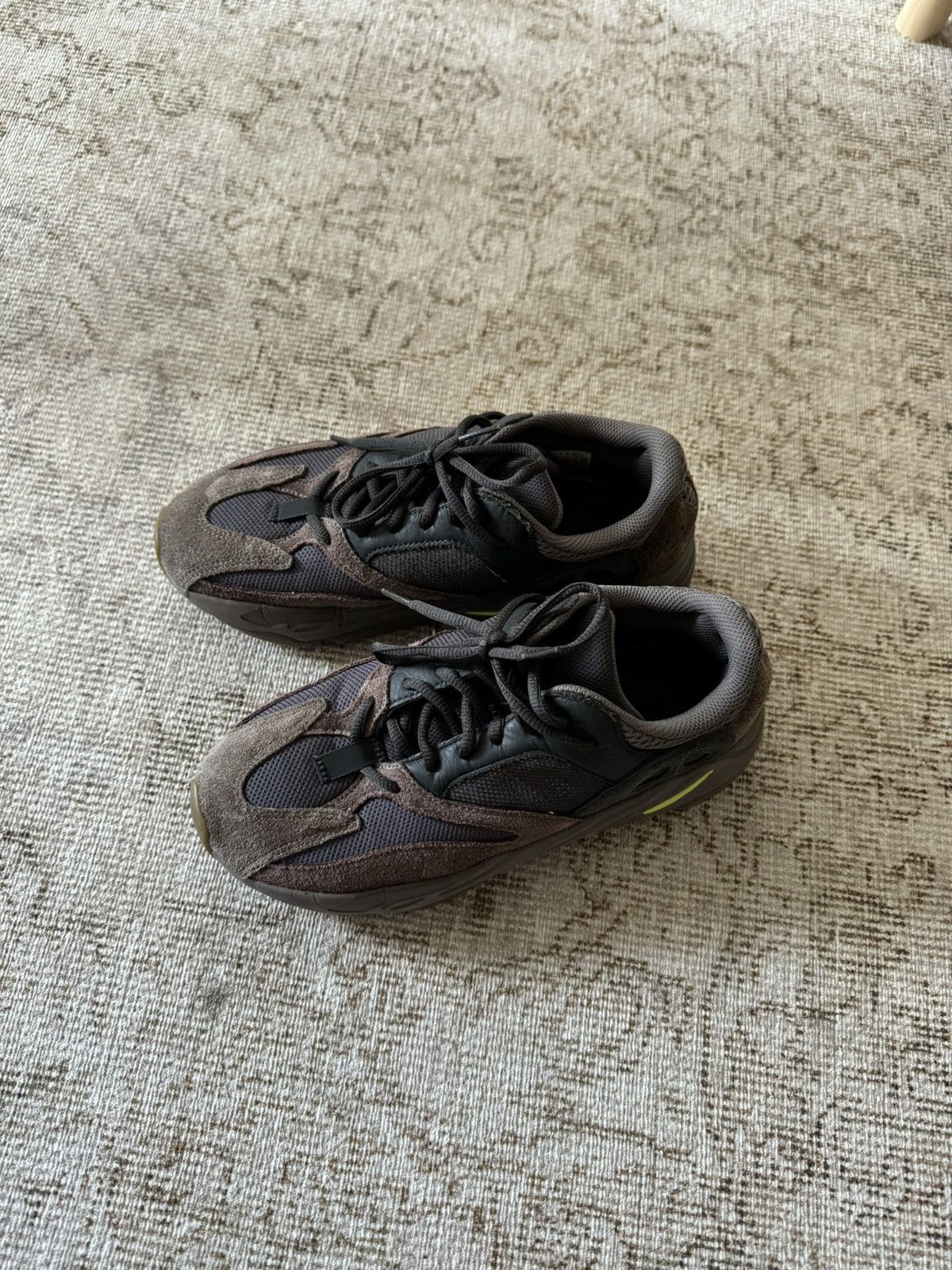 Adidas Yeezy Boost 700