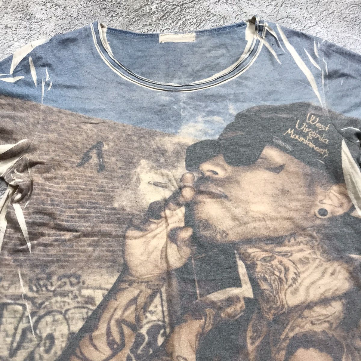 Vintage Vintage 90s Sun Faded Graphic Tee Thrashed Swag Grunge S Size US S / EU 44-46 / 1 - 3 Thumbnail
