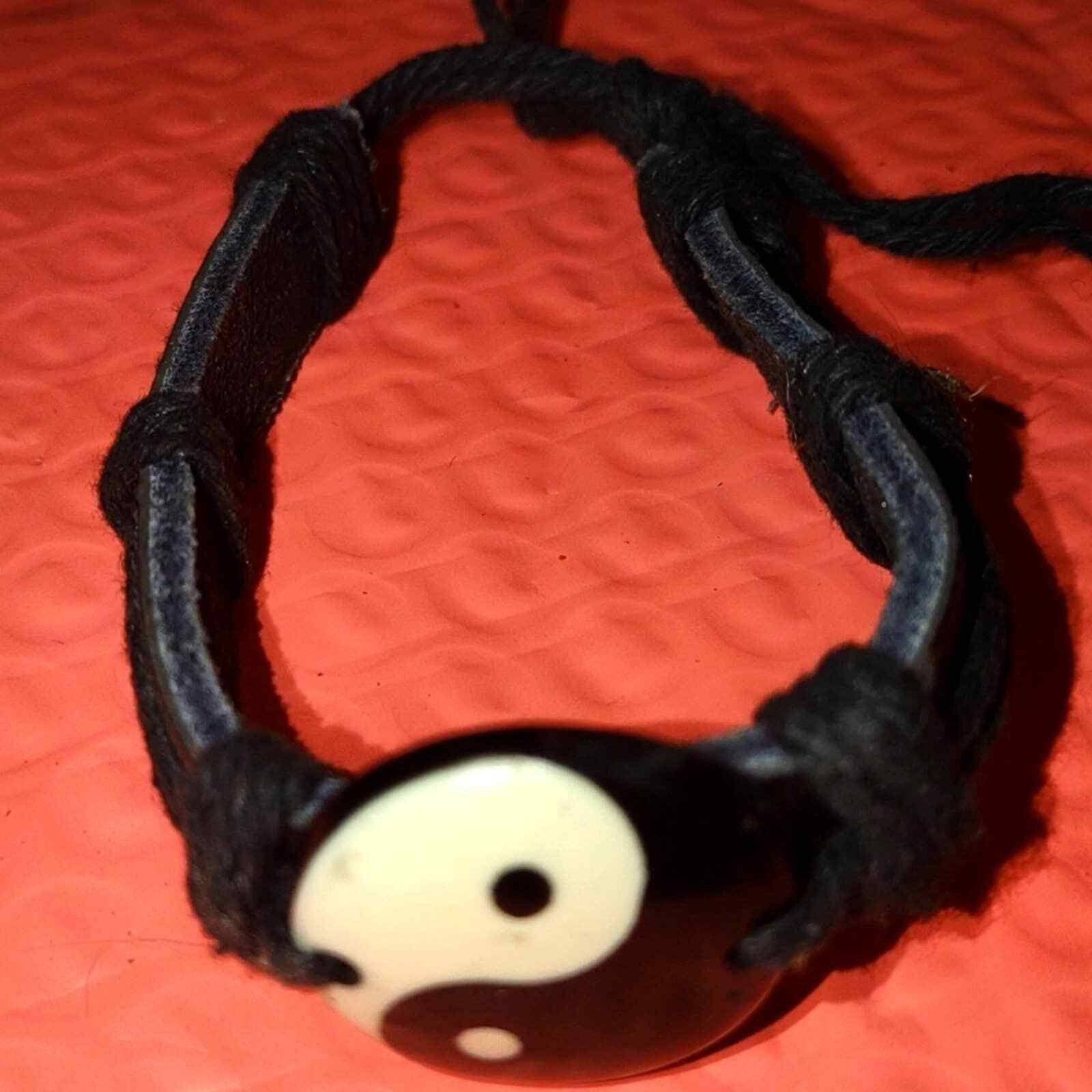 Vintage Vintage black knotted handmade leather yin yang bracelet Size ONE SIZE - 1 Thumbnail
