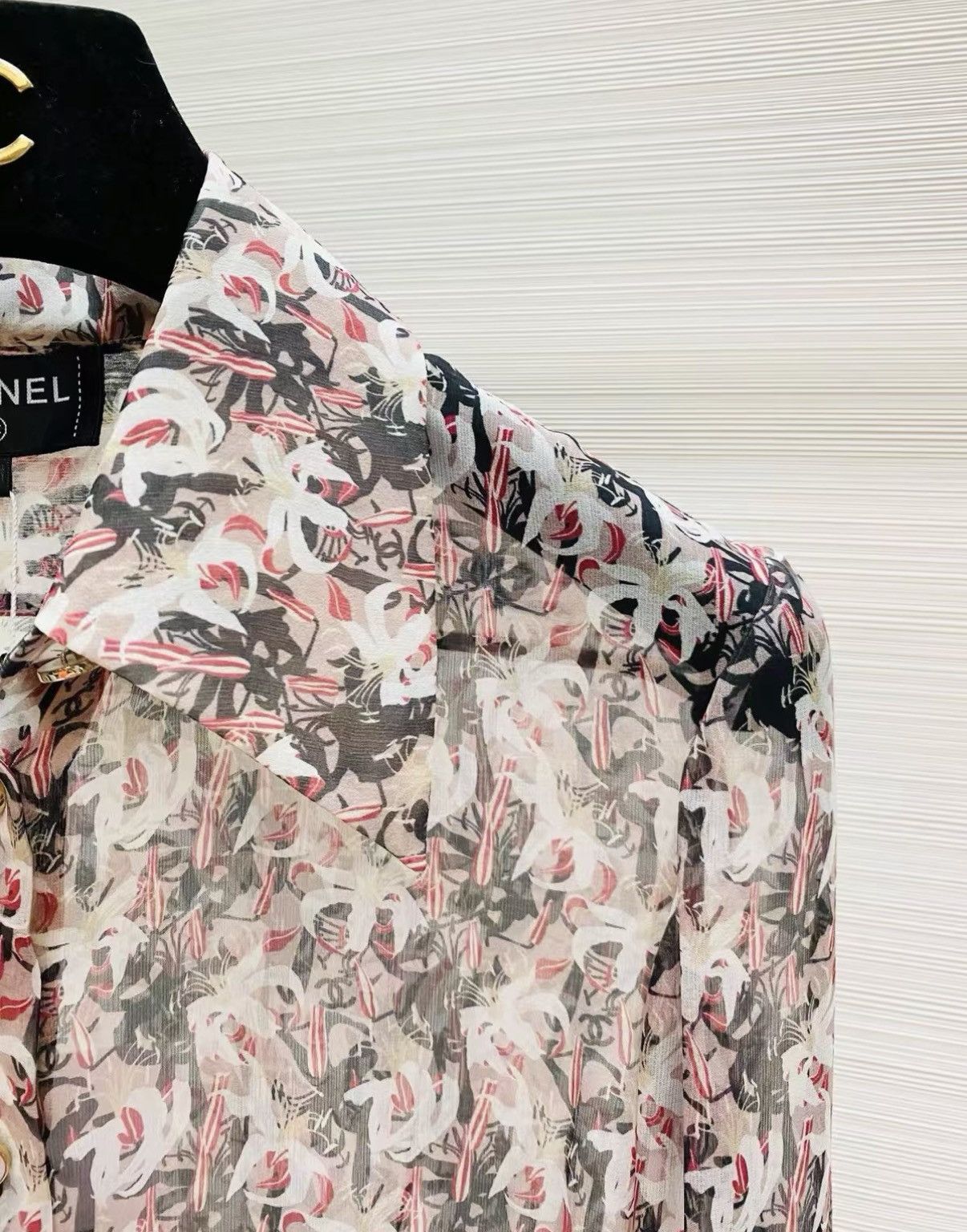 Chanel Chanel F34 Floral Logo Silk Long Sleeve Blouse J33 Size XXS / US 00 / IT 34 - 3 Thumbnail