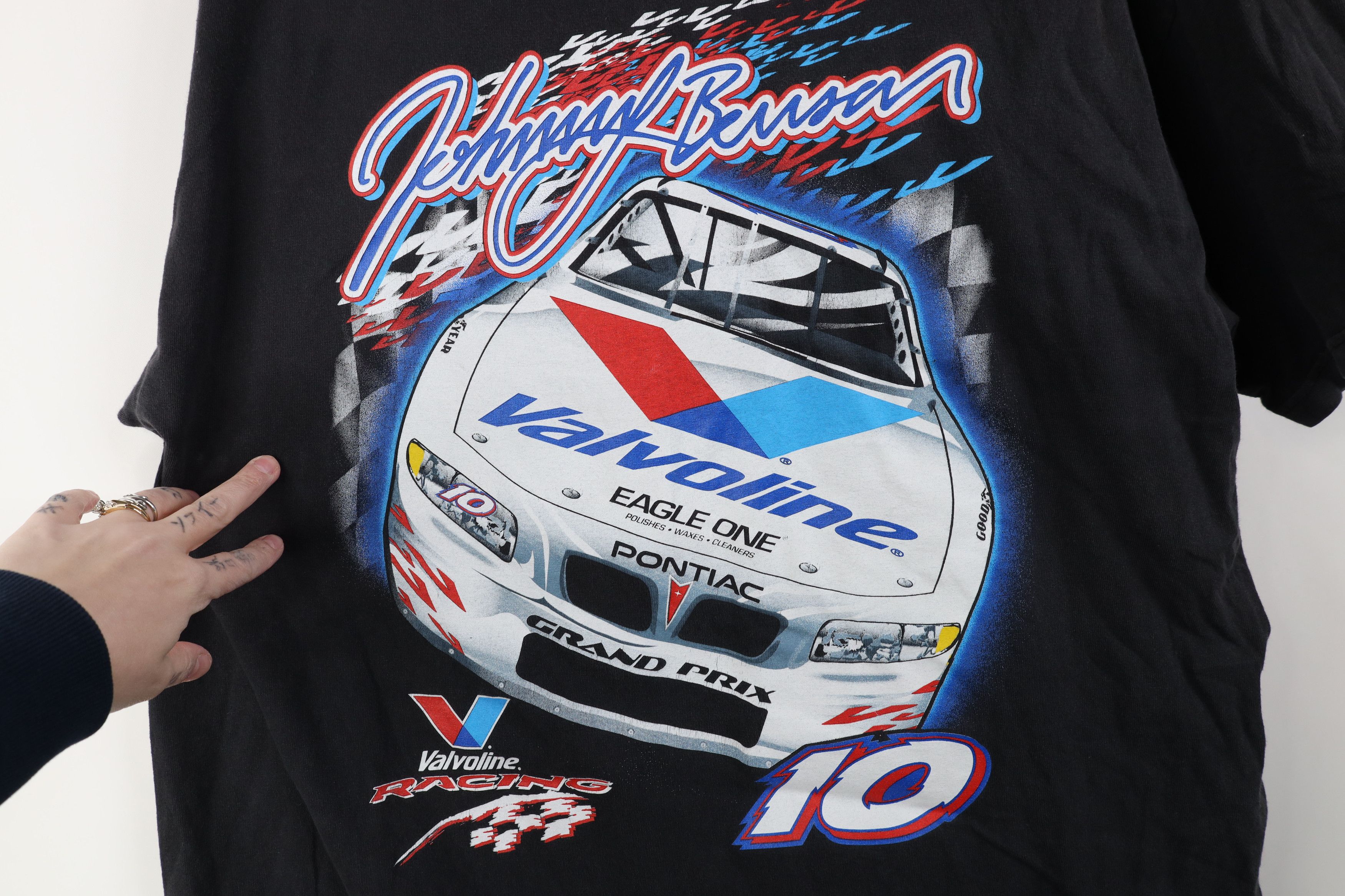 Vintage Vintage Y2K 2001 NASCAR Johnny Benson Valvoline T-Shirt Size US XL / EU 56 / 4 - 4 Thumbnail