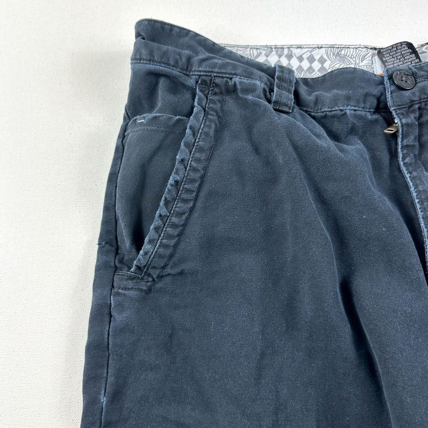 Vintage VINTAGE Quiksilver Chino Shorts Mens 36 Navy Blue Beach Surf Skateboard Denim Size US 36 / EU 52 - 5 Thumbnail