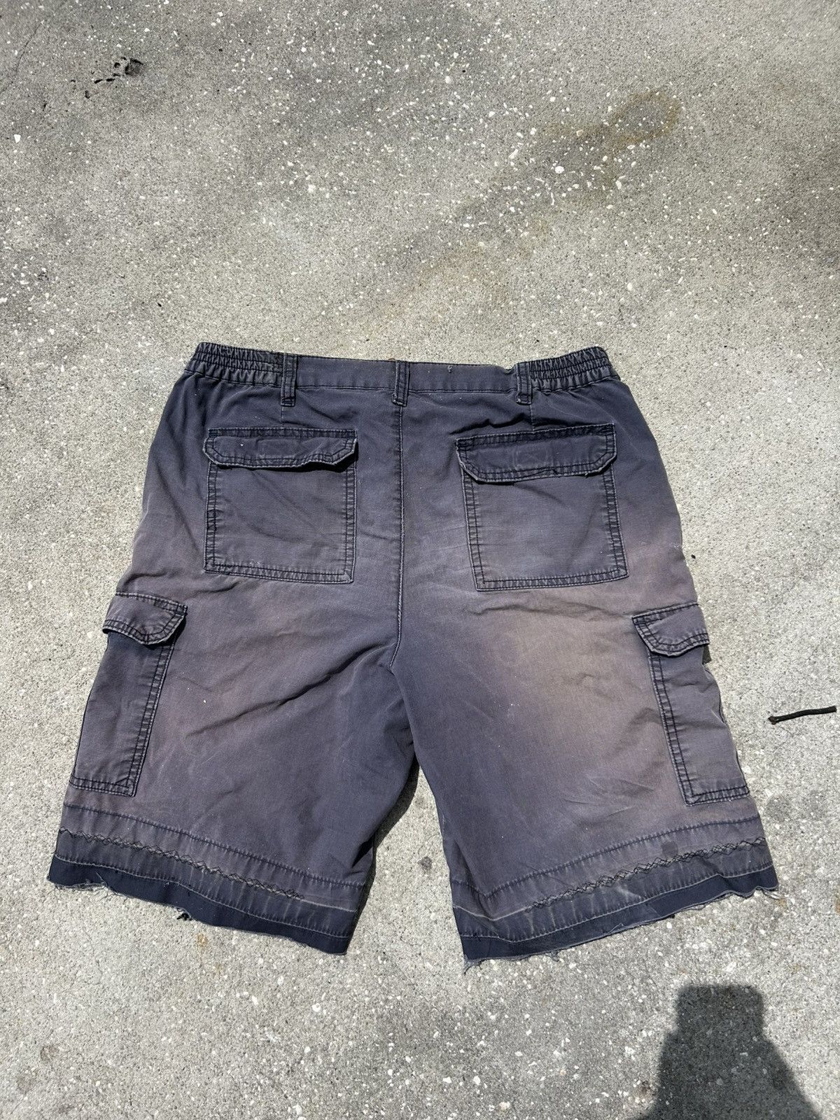 Other 1/1 Your World Vintage sunfaded navy blue cargo shorts Size US 34 / EU 50 - 4 Thumbnail