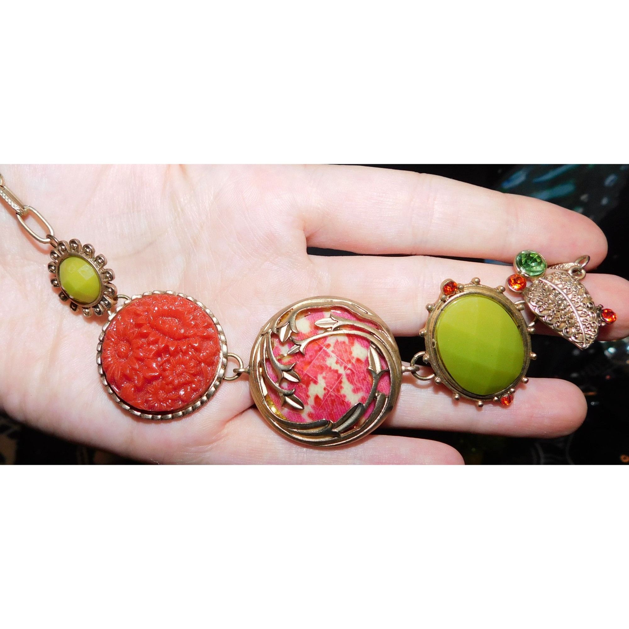 Other Vintage Floral Medallion Statement Necklace Size ONE SIZE - 3 Thumbnail