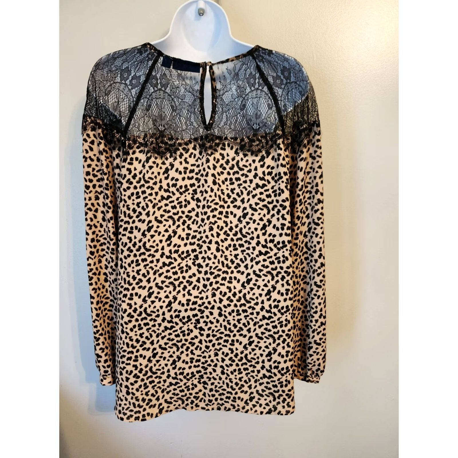 Apt. 9 NWT Apt. 9 Leopard Print Blouse Top w/ Black Lace Yoke Long Sleeve Size L Womens Blouse Multicolor Leopard Casual Shirt Size L / US 10 / IT 46 - 5 Thumbnail