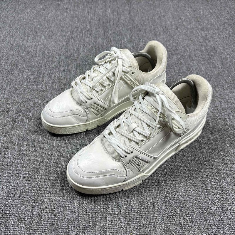 Louis Vuitton Casual White Sneakers -