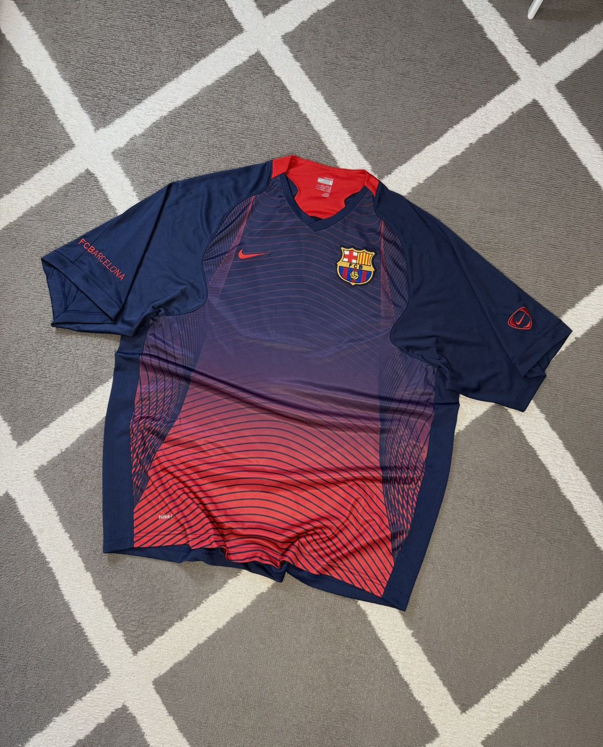 Nike Nike FC Barcelona Y2K Retro 2006-07 Training T-Shirt Jersey Size US L / EU 52-54 / 3 - 1 Thumbnail