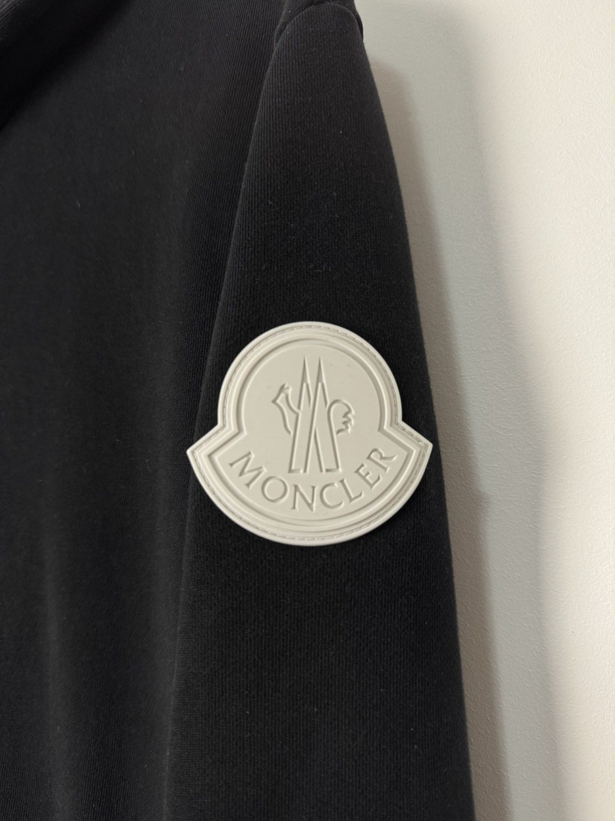 Moncler Moncler Big Logo Patch Zip Hoodie Luxury Designer Size US L / EU 52-54 / 3 - 4 Thumbnail