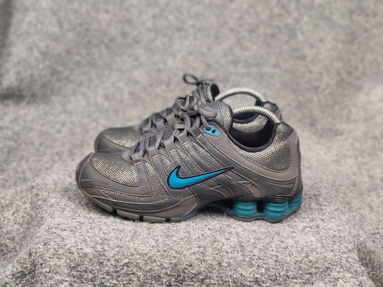 Nike Vintage Nike Shox NZ Cool Grey Cyber Y2K Style Sneakers Size US 7 / IT 37 - 14 Thumbnail