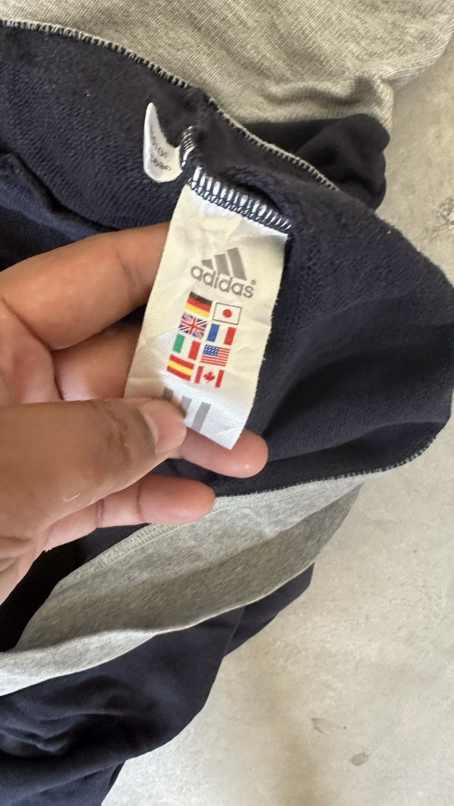 Adidas VIBTAGE ADIDAS DISTTESSED SWEATER Size US M / EU 48-50 / 2 - 8 Thumbnail