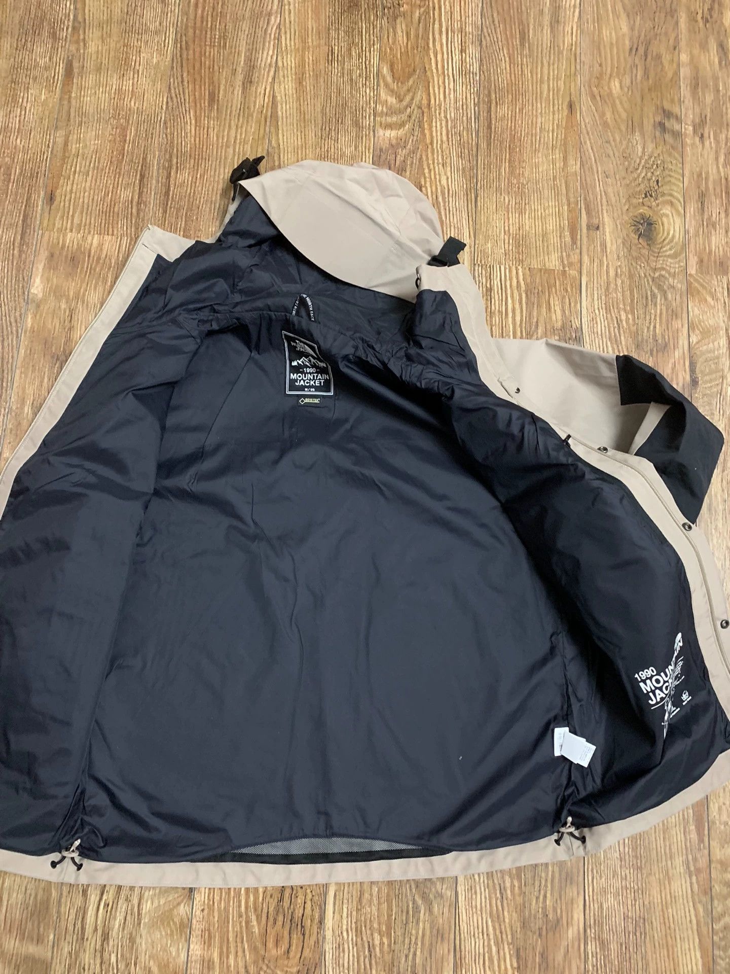 The North Face The North Face 1990GTX Hooded Shell Jacket Light Khaki M Size US M / EU 48-50 / 2 - 6 Thumbnail