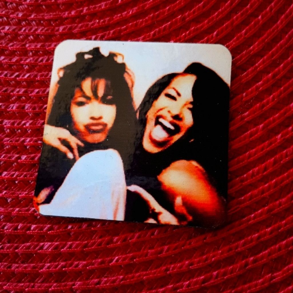 The Unbranded Brand Aaliyah and Selena magnet Size ONE SIZE - 1 Preview