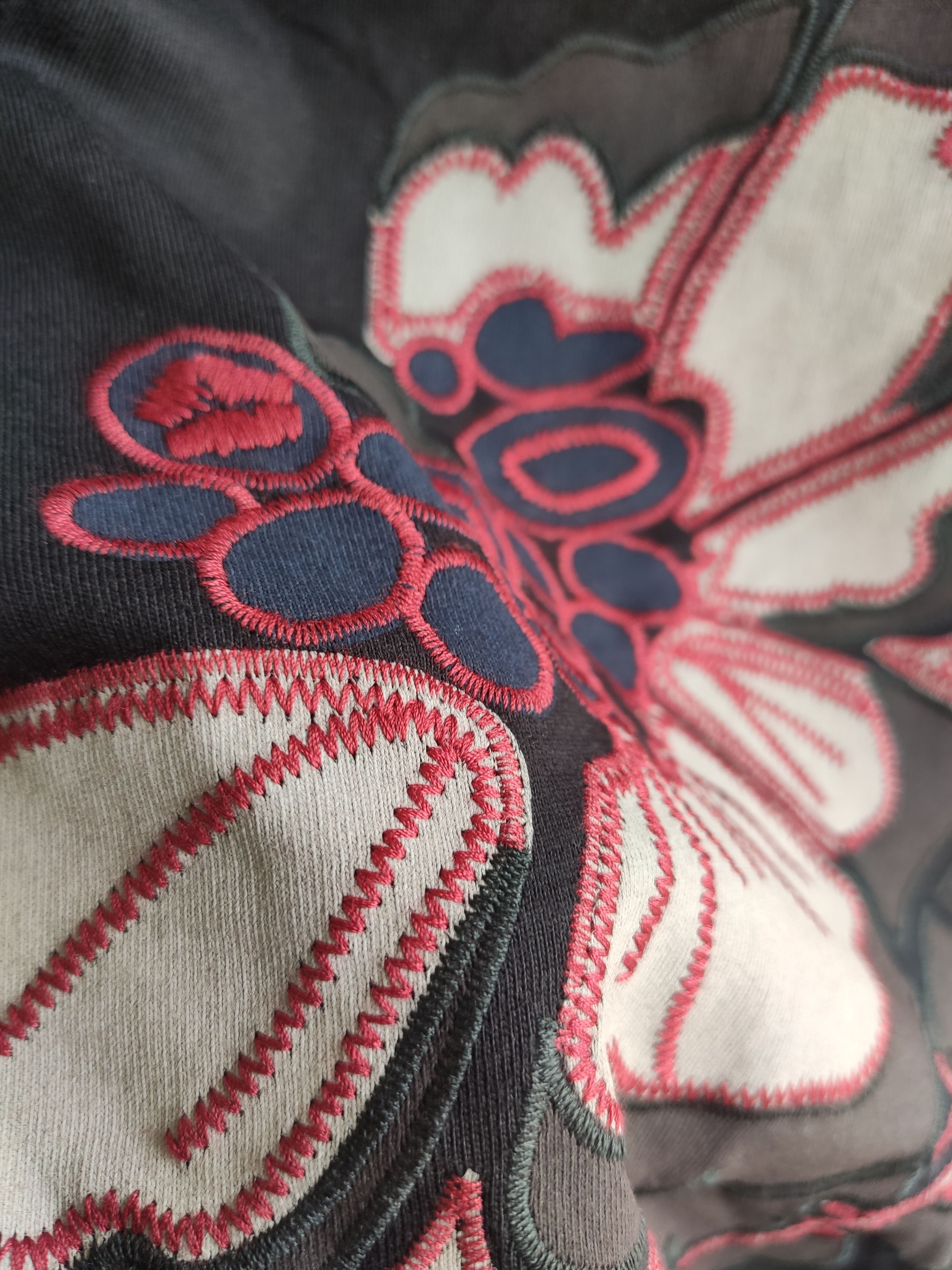 Alexander McQueen ALEXANDER MCQUEEN Embroidered T-Shirt Large BNWT Size US L / EU 52-54 / 3 - 2 Thumbnail