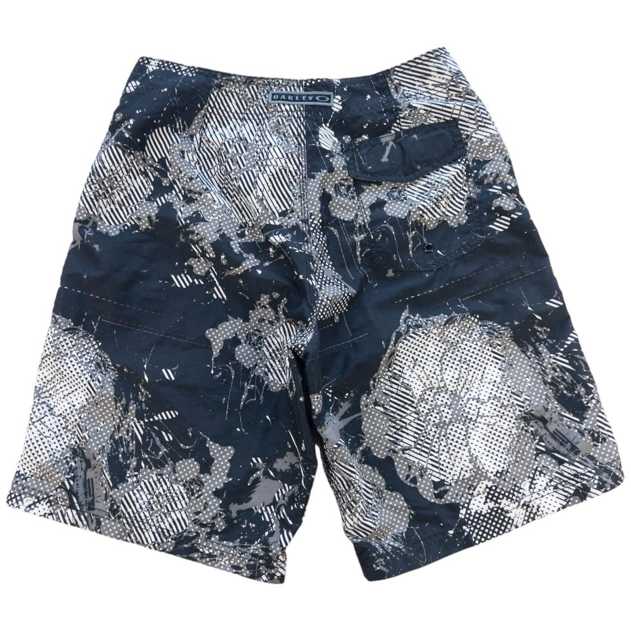 Oakley Vintage Oakley Camo Beach Shorts Size W31 Size US 31 - 2 Thumbnail