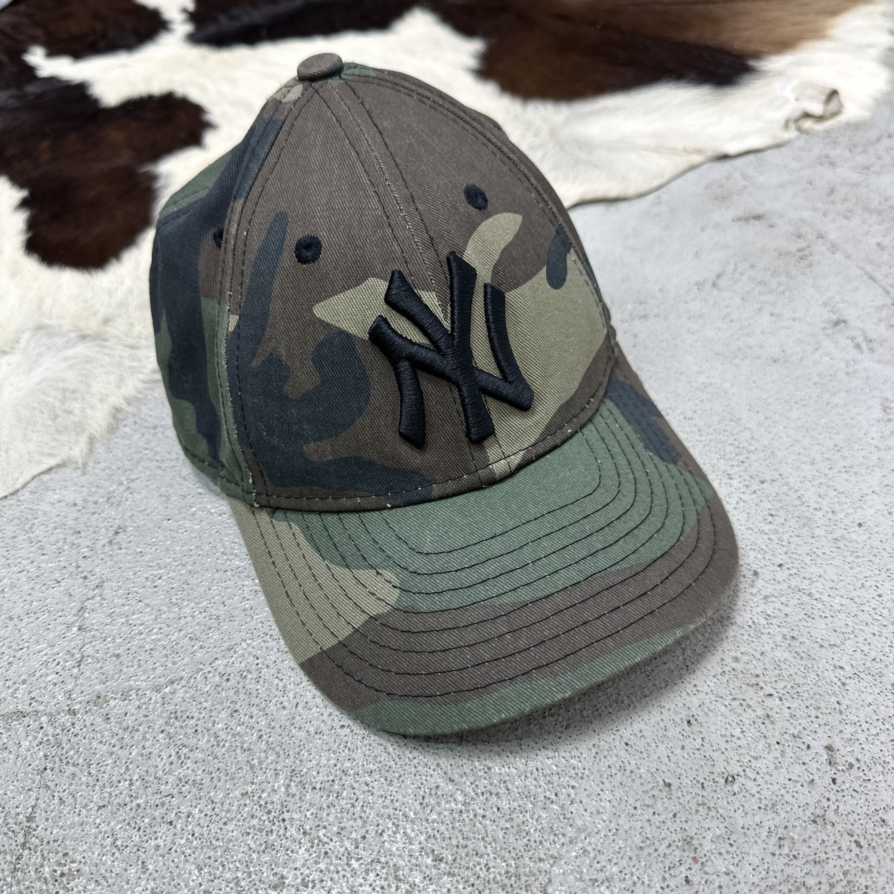 New York Yankees Vintage Casual Streetwear New York Yankees Camo Hat 00s Size ONE SIZE - 3 Thumbnail