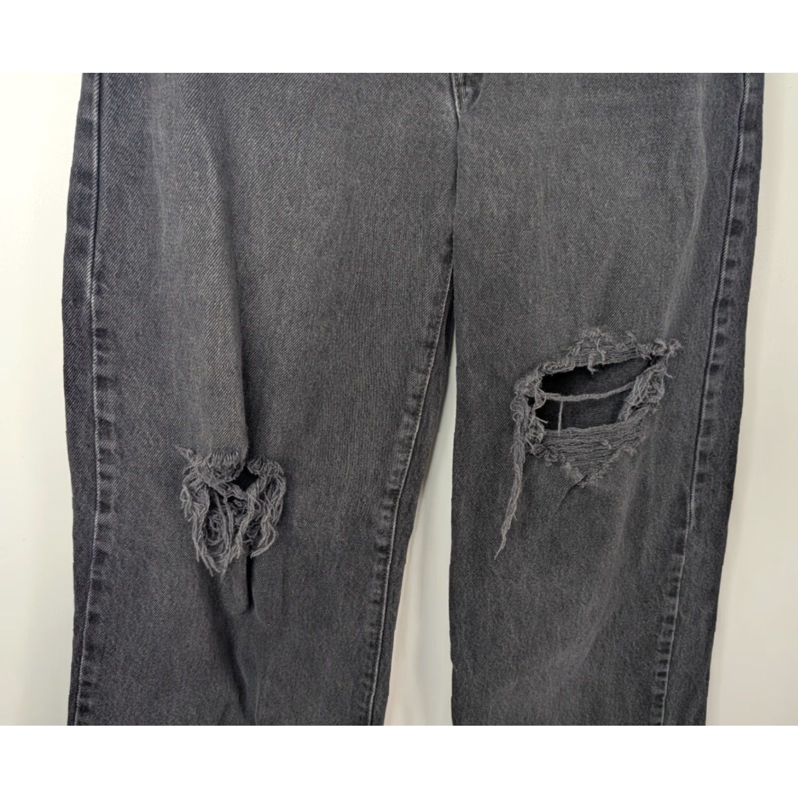 Levi's VINTAGE Levi's Jeans Relaxed Baggy Dad 25 Black Denim Distressed 90s Grunge Womens Jeans Levi's Baggy Dad Style Distressed Rip Mid Rise Cotton Denim Size 42" / US 20 - 2 Thumbnail