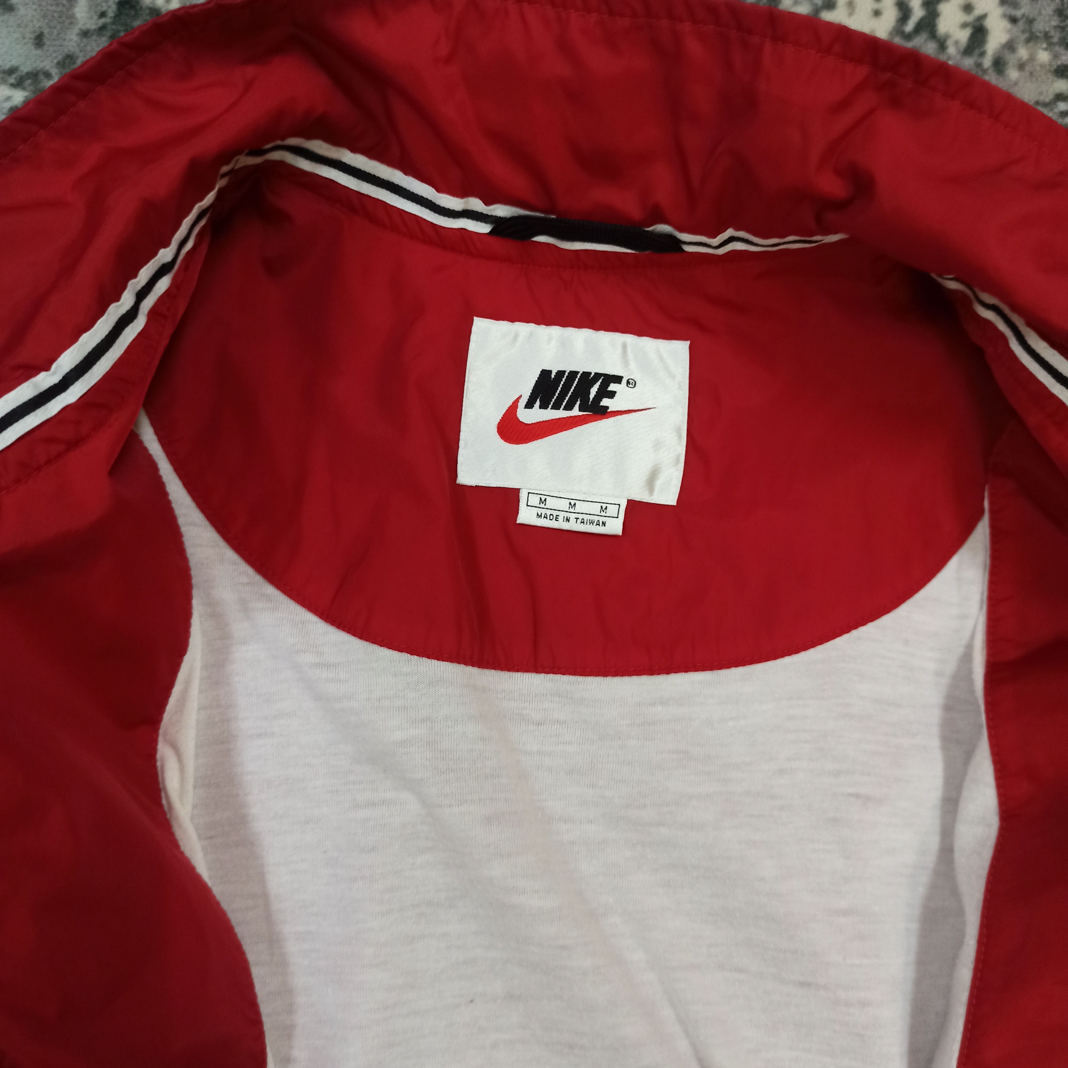 Nike Vintage Nike Windbreaker Jacket Big Logo Spells Out Size US M / EU 48-50 / 2 - 8 Thumbnail