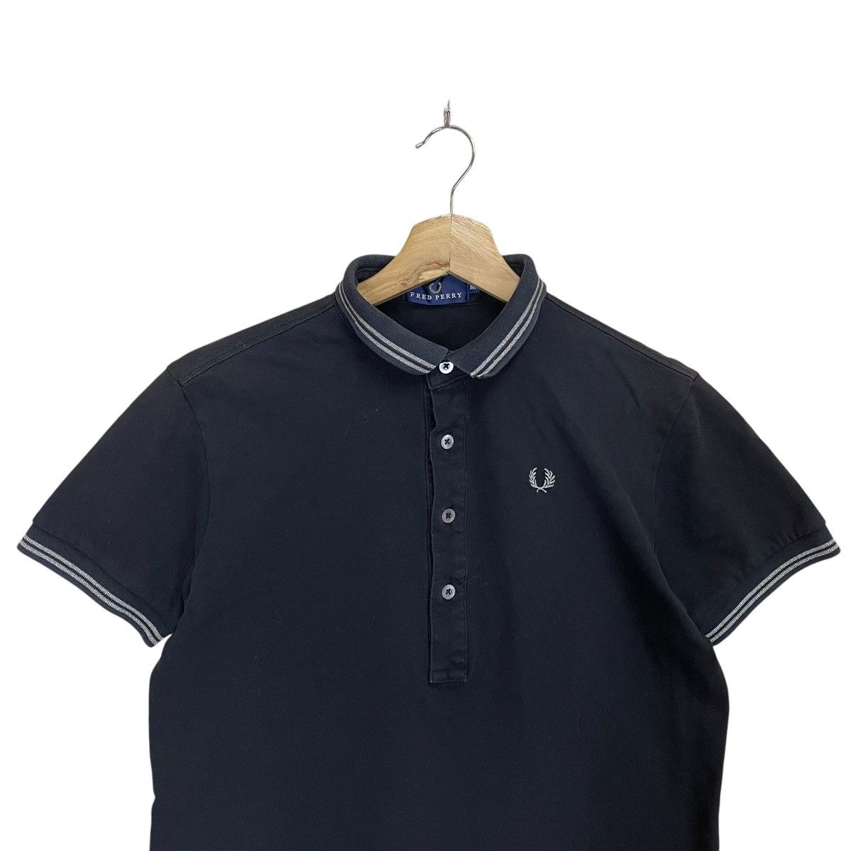 Fred Perry × Japanese Brand × Vintage Vintage 90s Fred Perry Small Logo Collar Shirts For Women Size S / US 4 / IT 40 - 4 Thumbnail