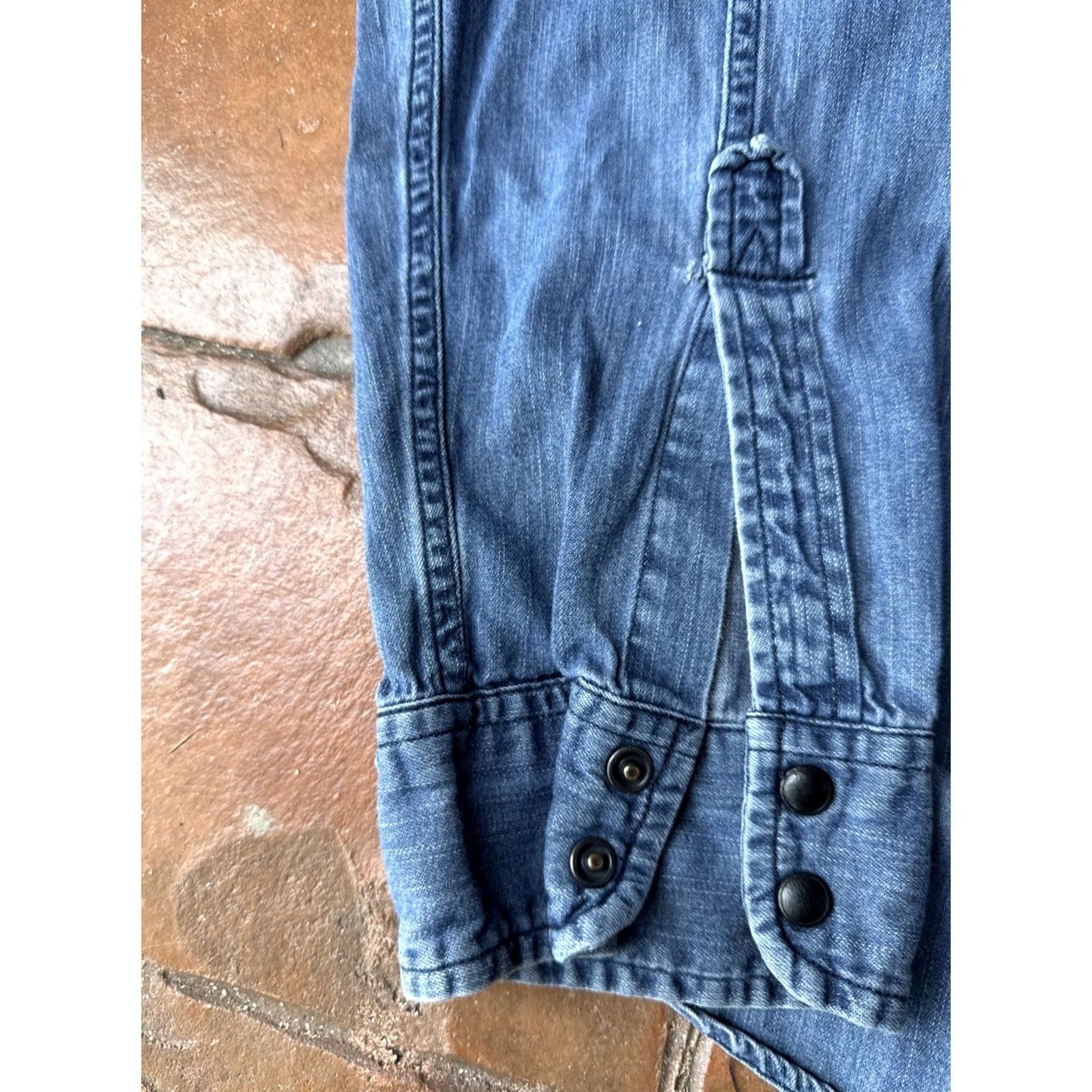 Vintage VINTAGE Helix Denim Shirt XL Athletic Fit Button-Up Collared Snap Pockets Skull Grunge Jeans Casual Size US XL / EU 56 / 4 - 5 Thumbnail