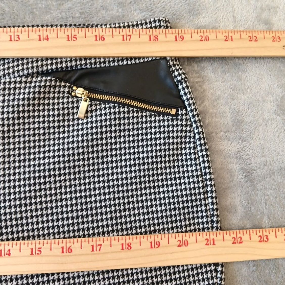 Vintage Rafaella Ankle Pants Womens Size 16 Black Gray Houndstooth Pull On Stretch Knit Polyester Blend Skinny 29in Inseam Size 38" / US 16 / IT 52 - 3 Thumbnail