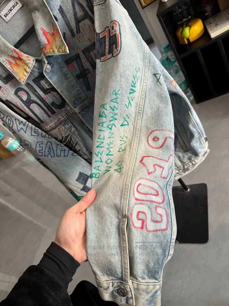 Balenciaga Balenciaga Graffiti Denim Jacket Size XXS / US 00 / IT 34 - 4 Thumbnail