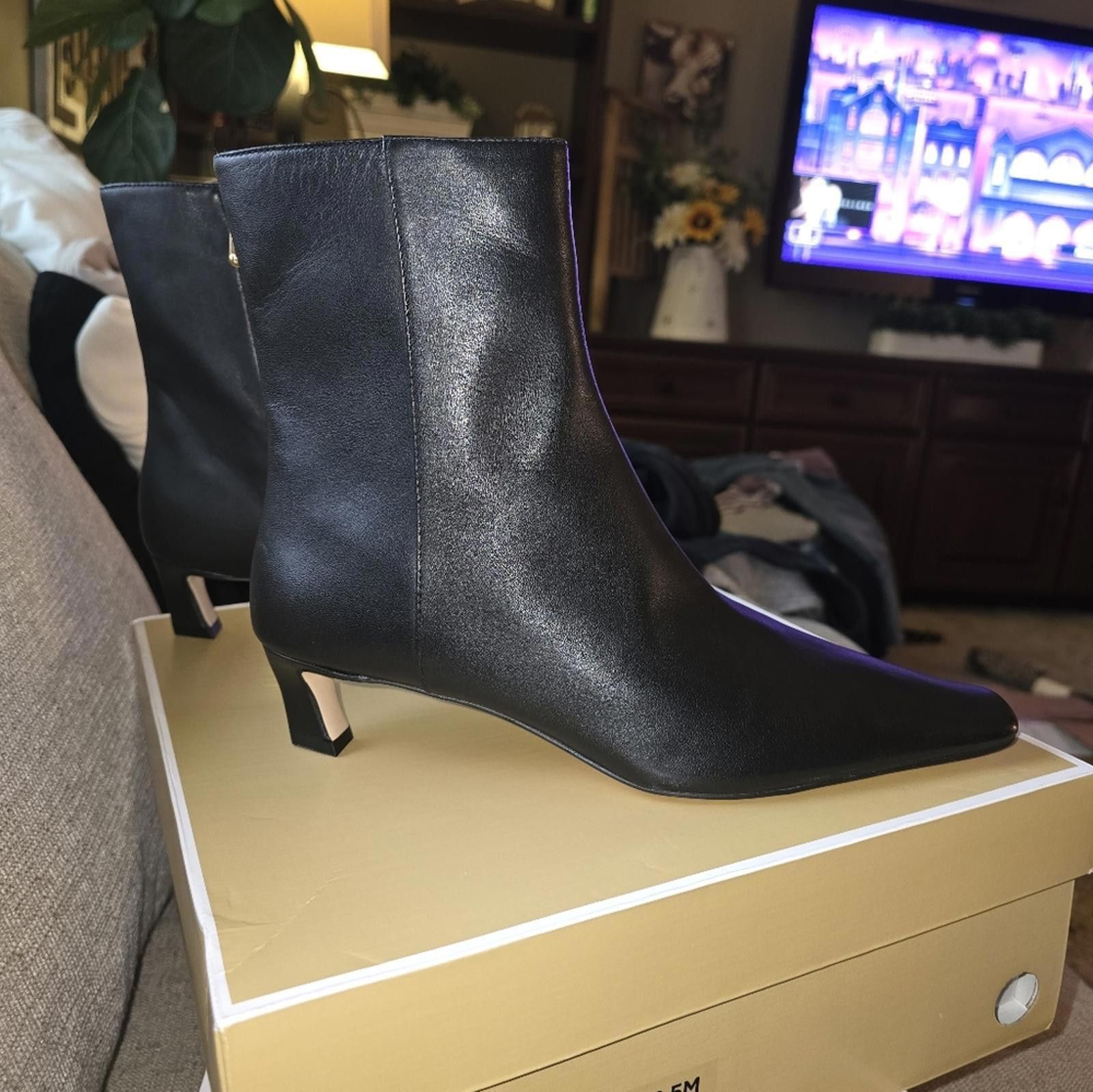 Michael Kors Michael Kors Cosmo Leather Kitten Boot Size US 8.5 / IT 38.5 - 1 Thumbnail