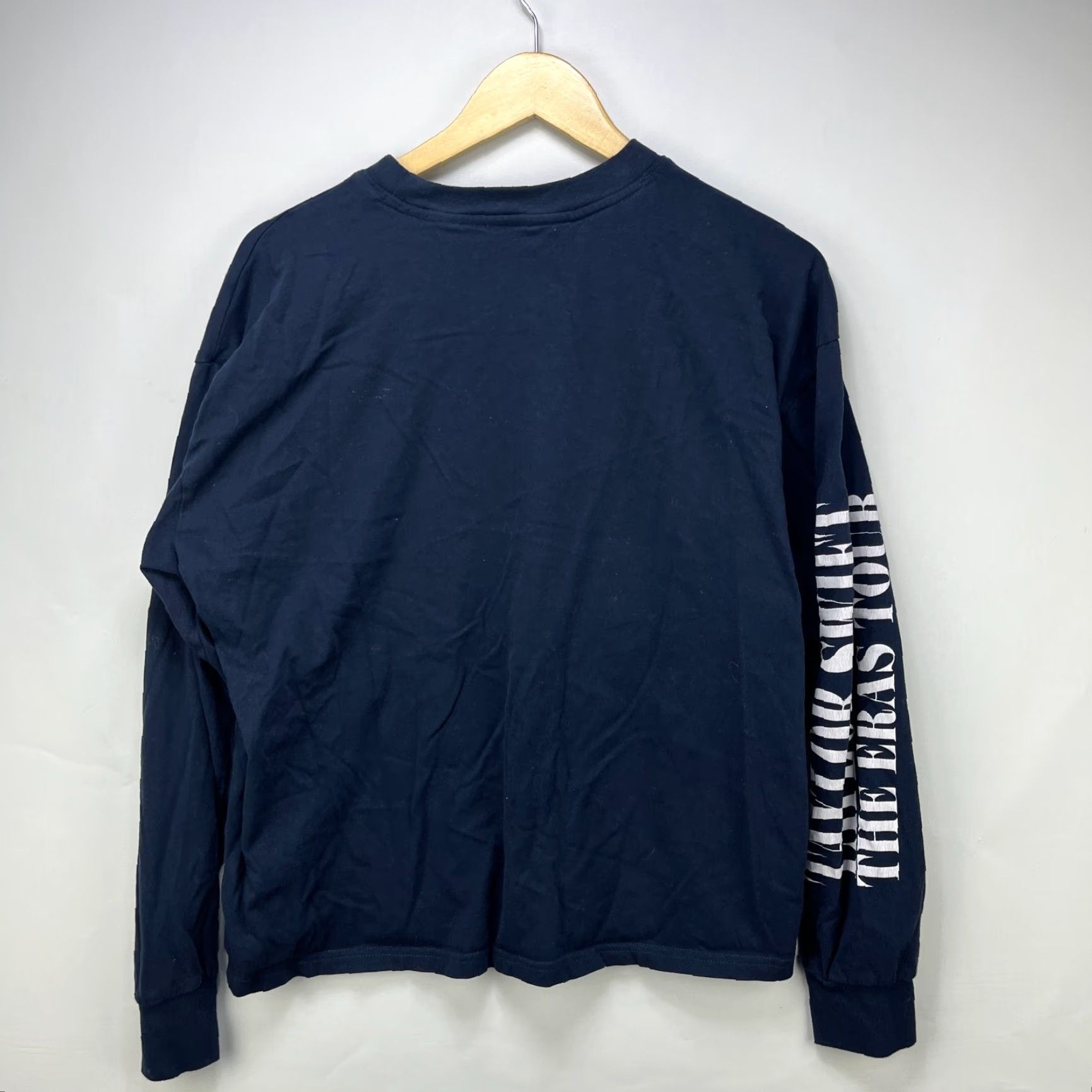 Vintage VINTAGE Taylor Swift The Arrows Tour Long Sleeve Shirt Small Navy Blue Size US S / EU 44-46 / 1 - 5 Thumbnail