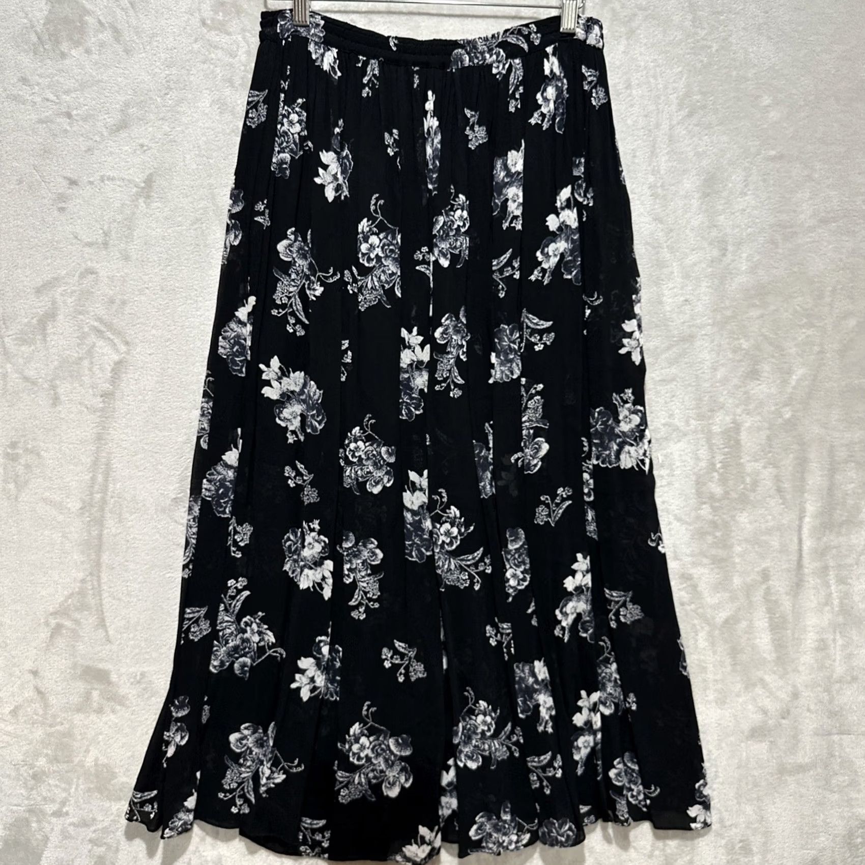 Free People VINTAGE? No. Free People Lydia Floral Chiffon Maxi Skirt Women's M Black White Viscose Size 32" / US 10 / IT 46 - 2 Thumbnail