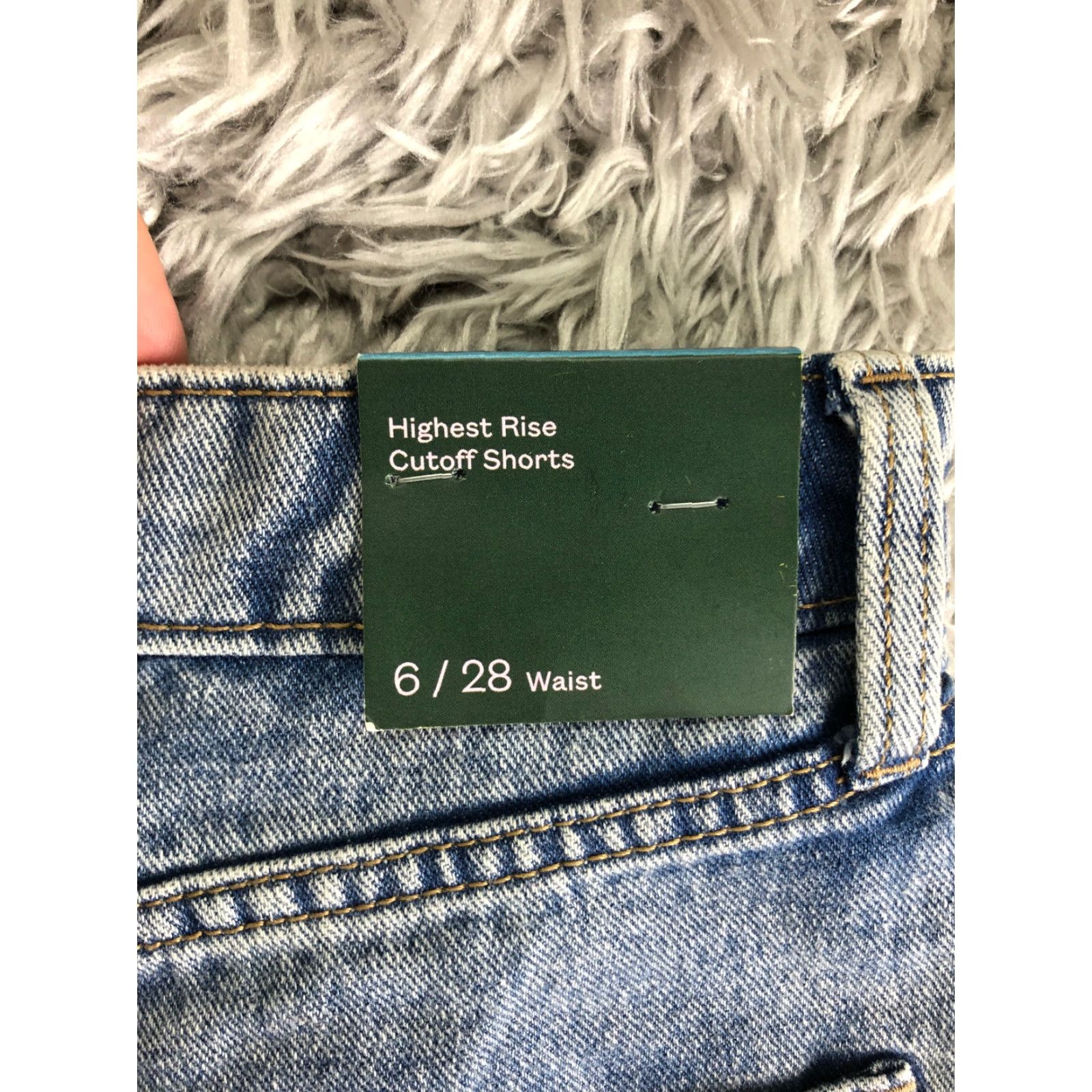 Vintage Wild Fable Womens Size 6 High Rise Cutoff Medium Wash Blue Denim Jean Shorts Size 28" / US 6 / IT 42 - 7 Thumbnail