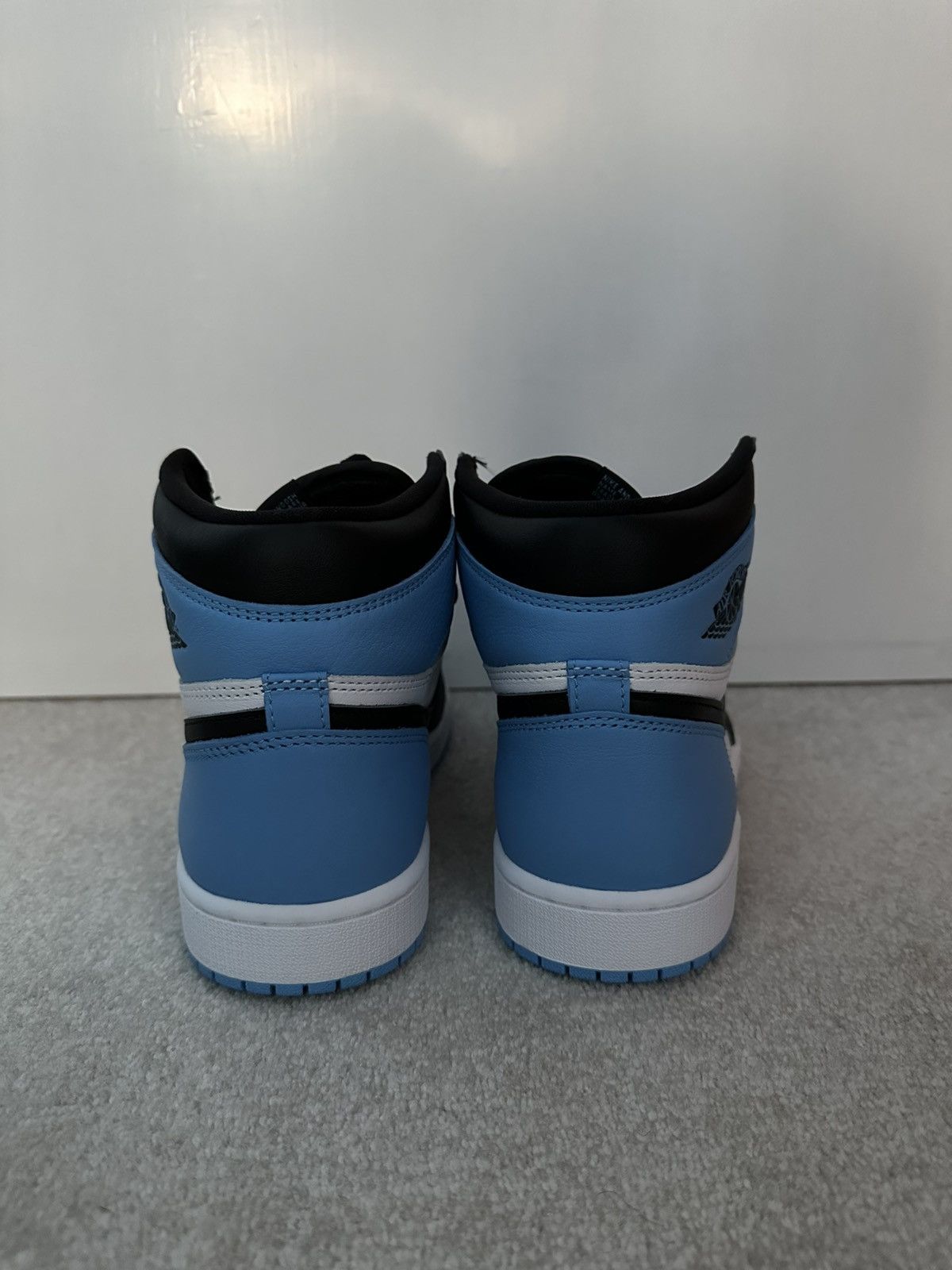 Jordan Brand Air Jordan 1 Retro UNC Toe Size US 9 / EU 42 - 4 Thumbnail