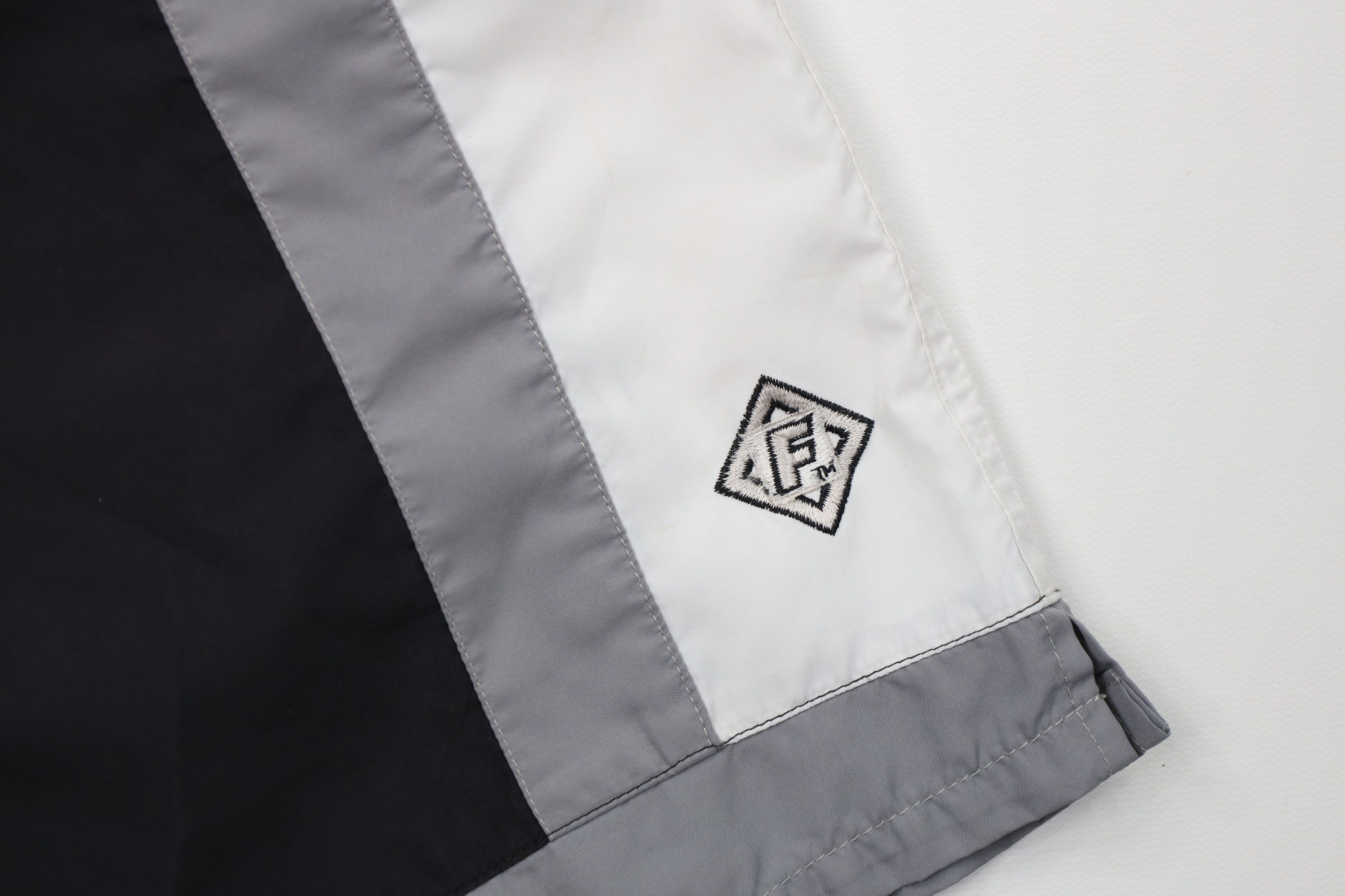 Vintage Vintage 90s Streetwear Block Running Jogging Soccer Shorts Size US 34 / EU 50 - 5 Thumbnail