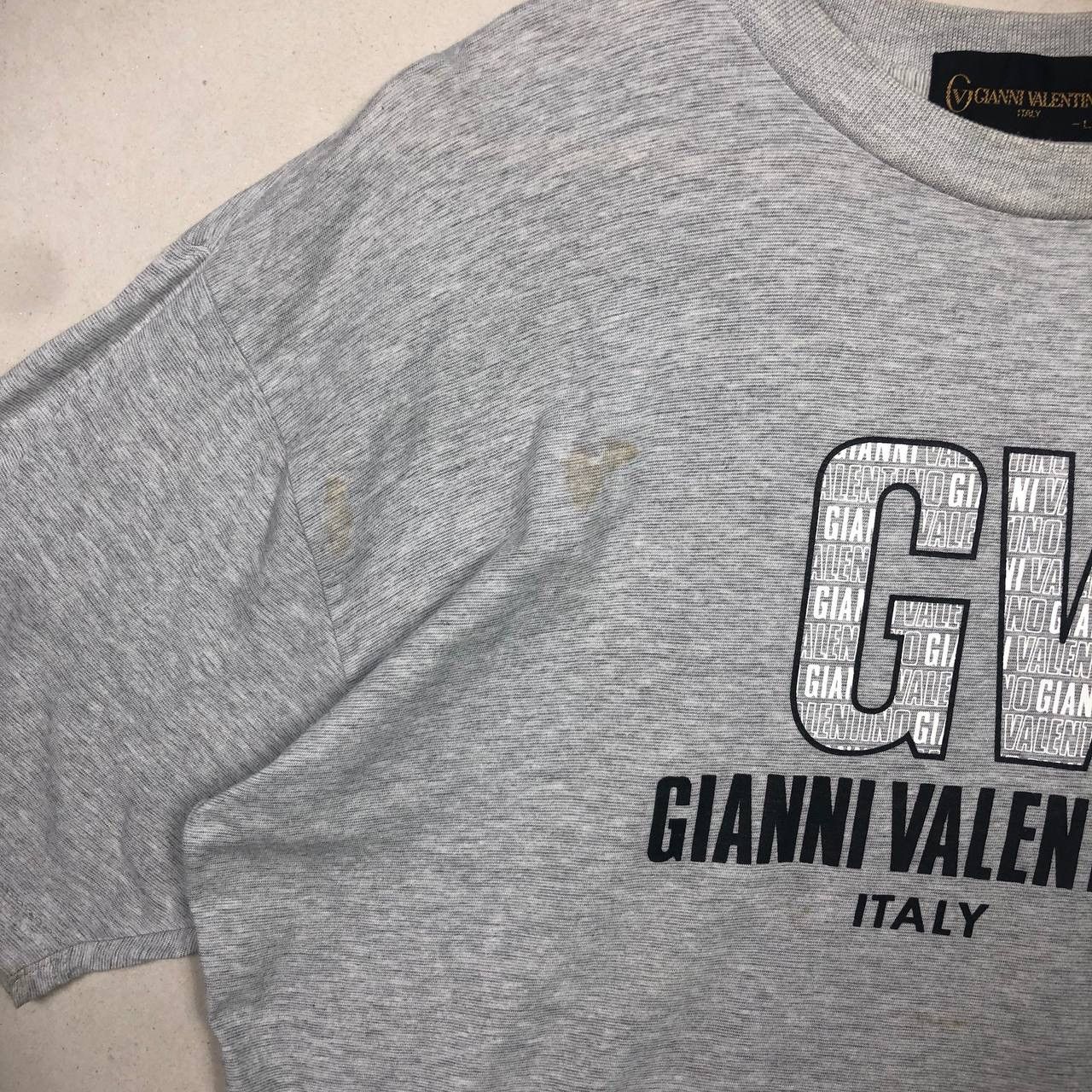 Designer Vintage Gianni Valentino Big Logo Grey Tshirt Size US L / EU 52-54 / 3 - 4 Thumbnail