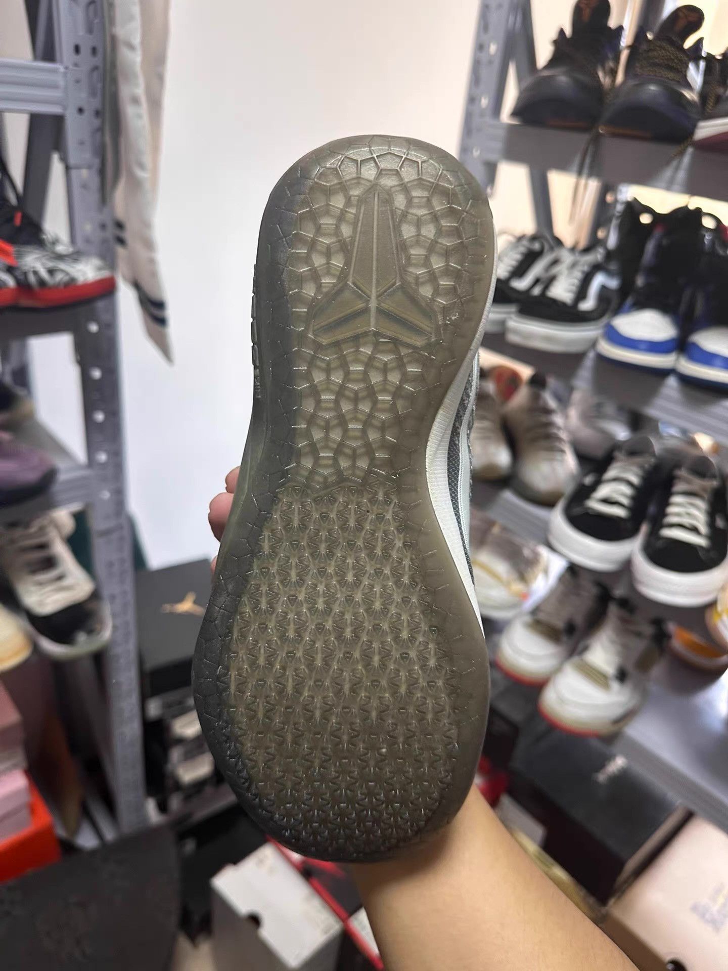 Nike Kobe AD Cool Grey Ｑ20 Size US 7.5 / EU 40-41 - 2 Thumbnail