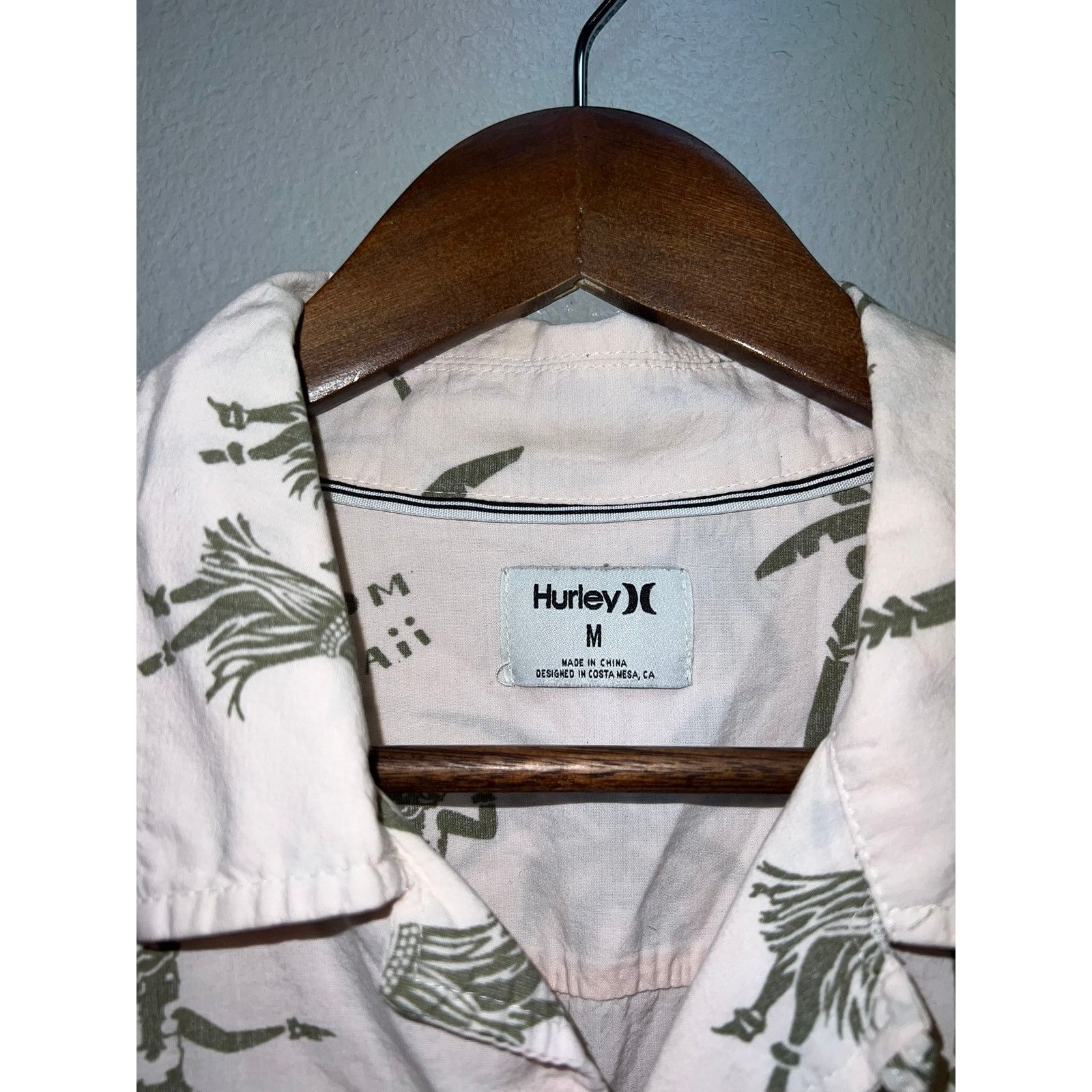 Hurley Hurley Hawaii Shirt Button Up Palm Tree Hulu Girl Graphic M Size US M / EU 48-50 / 2 - 5 Thumbnail