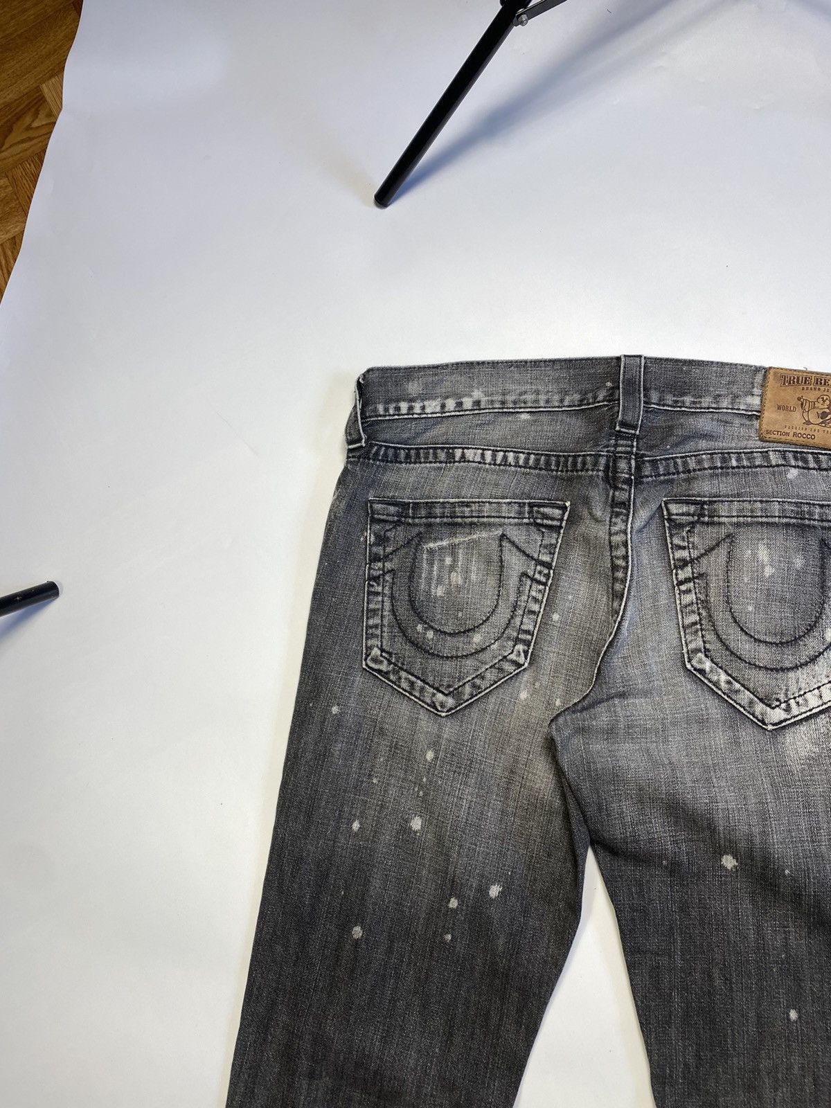 Hysteric Glamour × True Religion TRUE RELIGION RICKY RELAXED STRAIGHT DISTRESSED DENIM JEANS Size US 32 / EU 48 - 4 Thumbnail