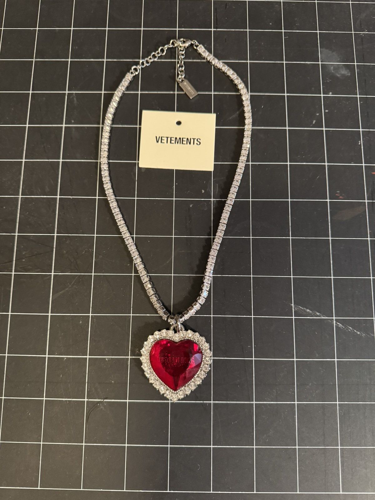Vetements Vetements Crystal Heart Necklace in Red Size ONE SIZE - 1 Thumbnail