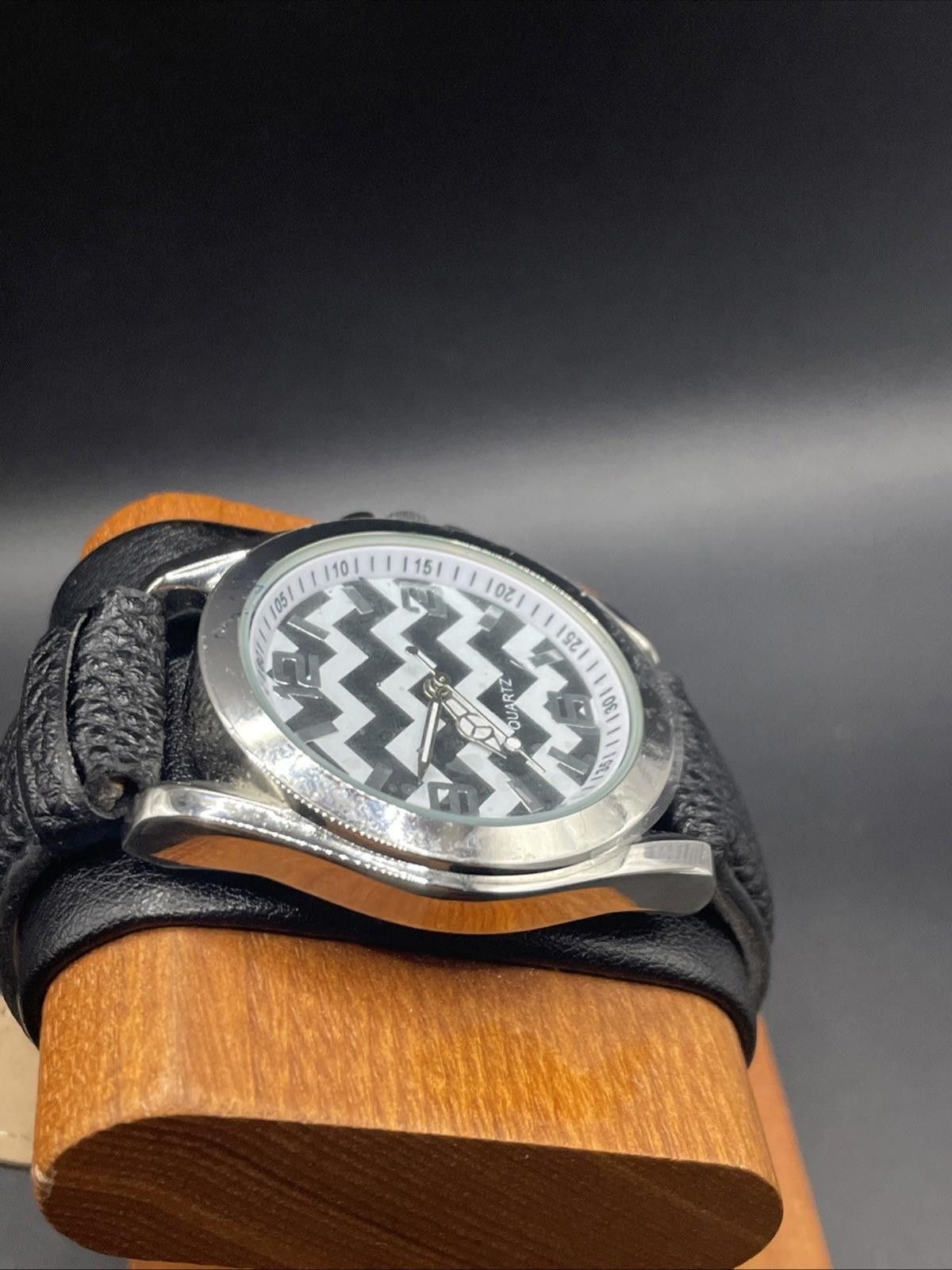Designer ACCUTIME Zebra Zig-Zag Dial White Watch New Battery Size ONE SIZE - 4 Thumbnail
