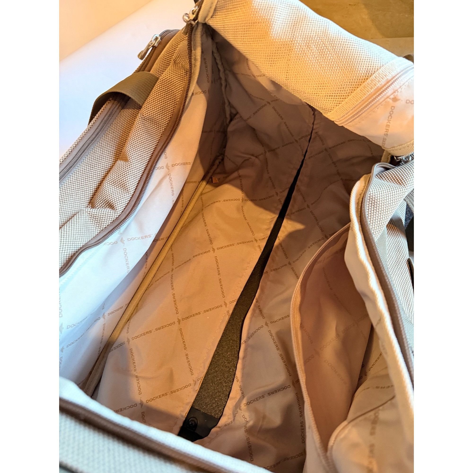 Dockers Dockers Beige Rolling Duffel Bag With Telescopic Handle & Mu Size ONE SIZE - 4 Thumbnail