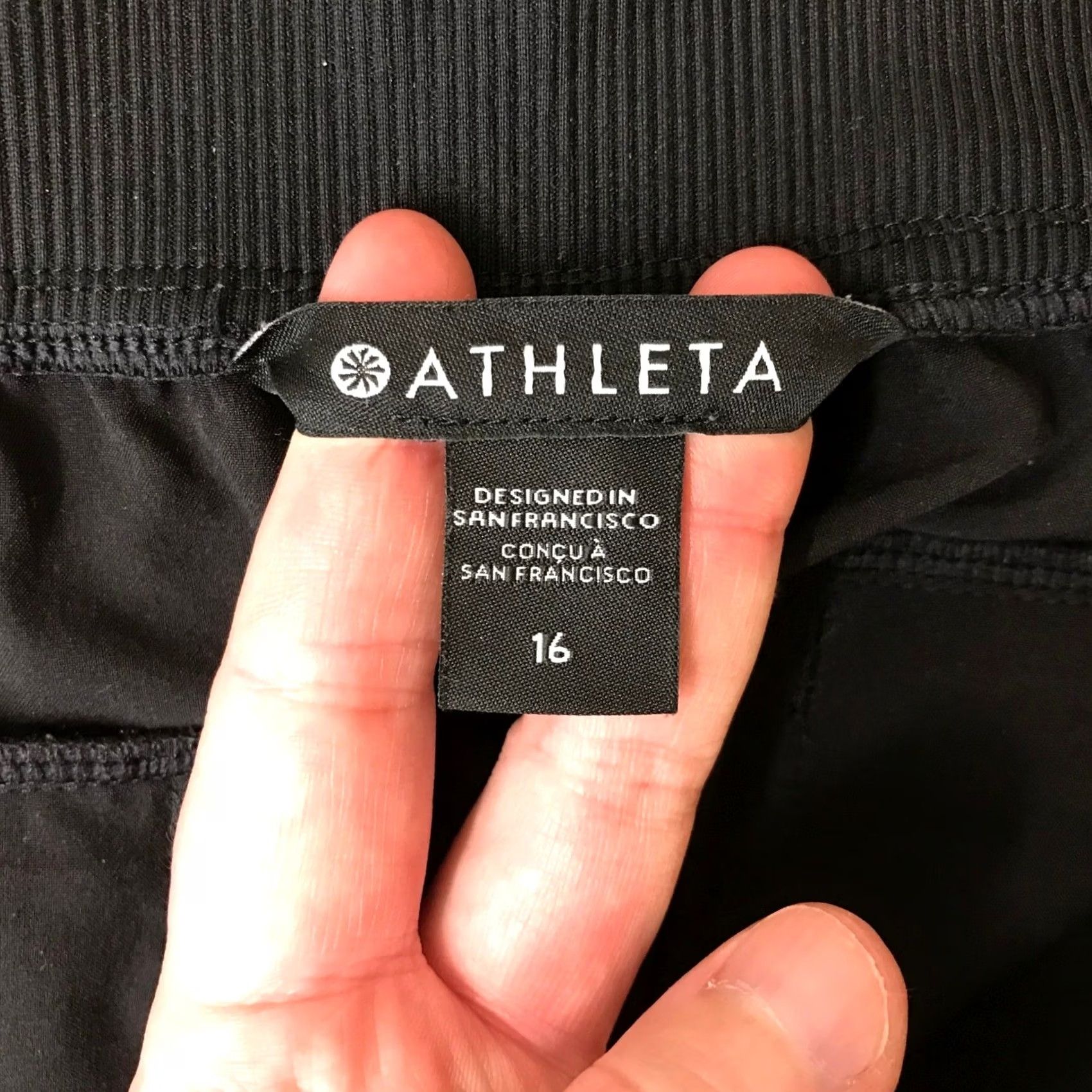 Athleta Athleta La Viva Pants Womens 16 Black Elastic Waist Tapered Leg Pockets Size 38" / US 16 / IT 52 - 7 Thumbnail