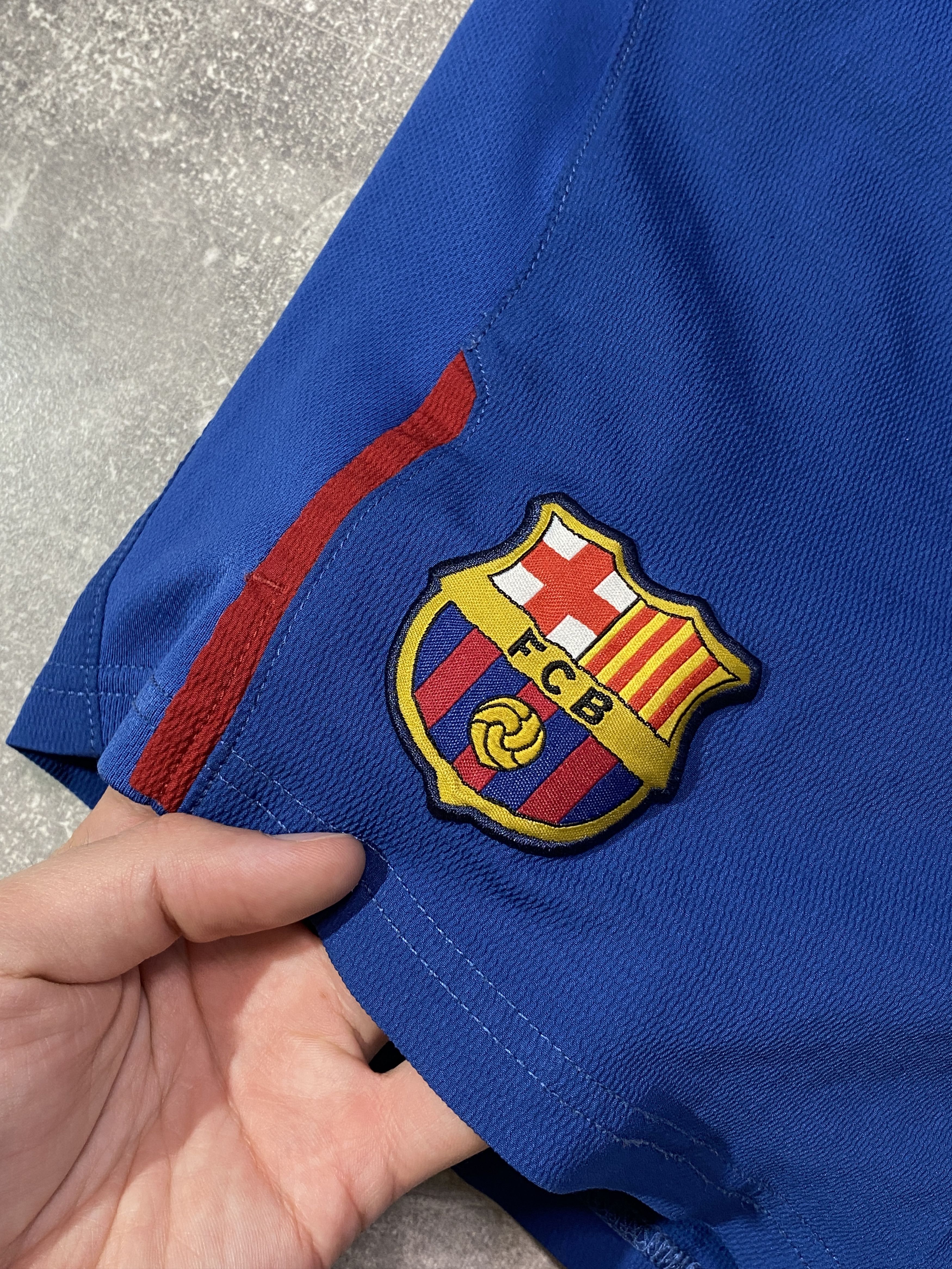 Nike Vintage Y2K Nike Barcelona Football Shorts Size US 32 / EU 48 - 2 Thumbnail